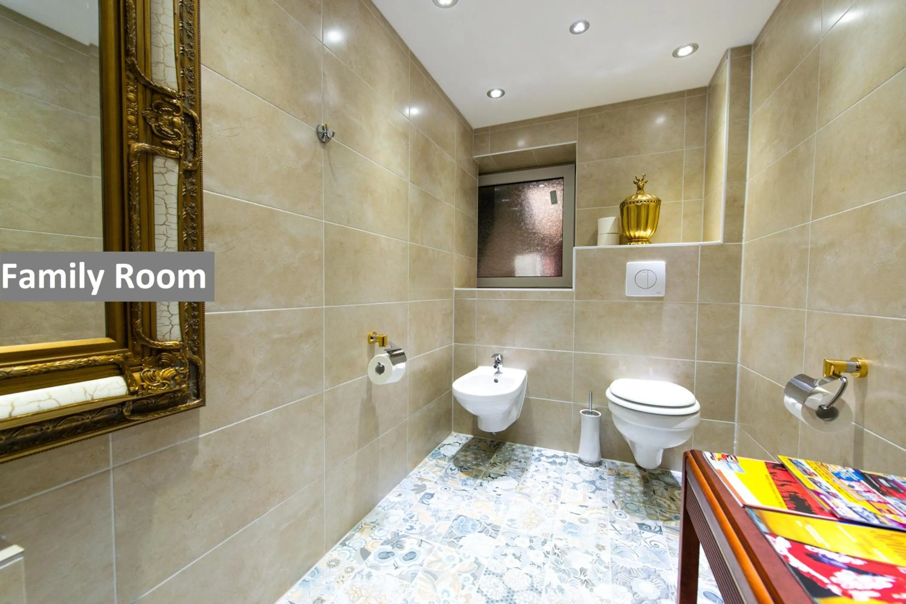 Photo of the whole room in Ravel International