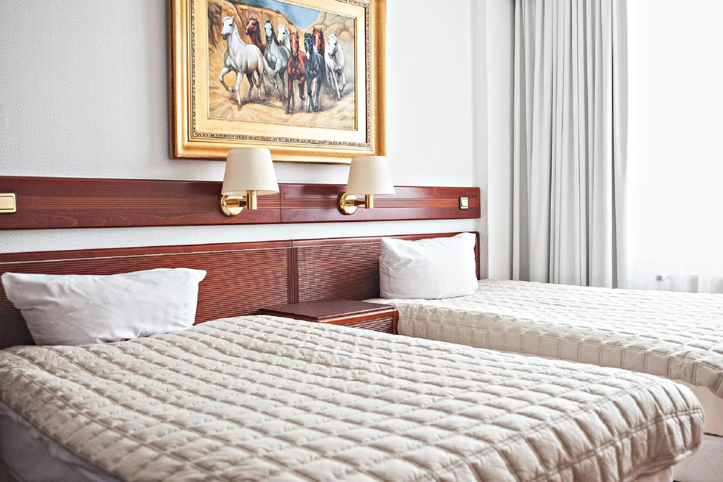 Photo of the whole room, Bed in Ravel International