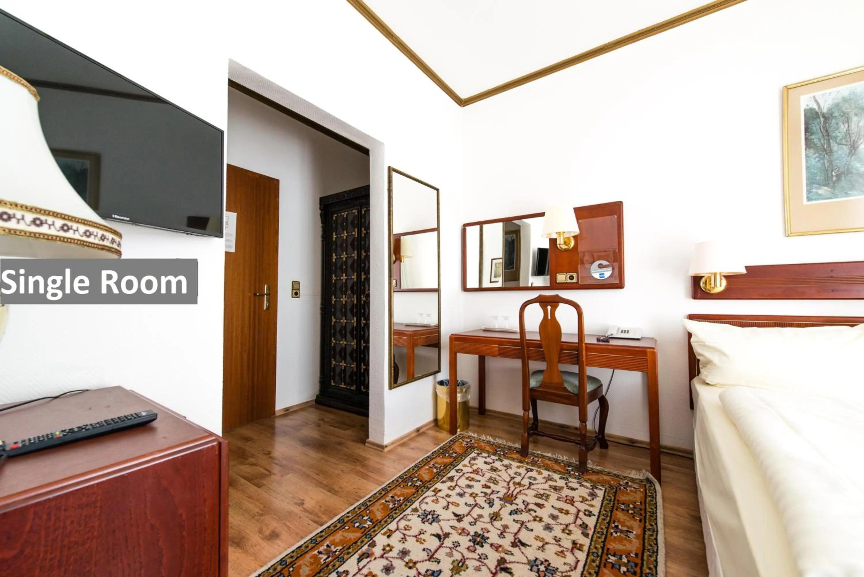 Photo of the whole room, Bed in Löwen Hotel