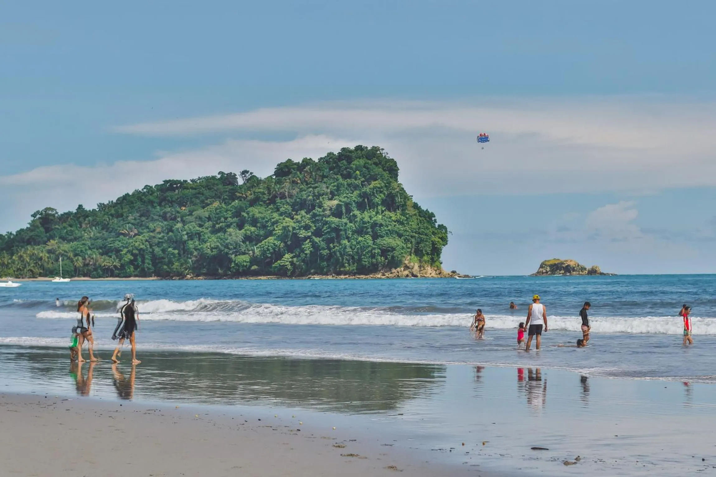 Beach in Oceanfront Hotel Verde Mar direct access to the beach