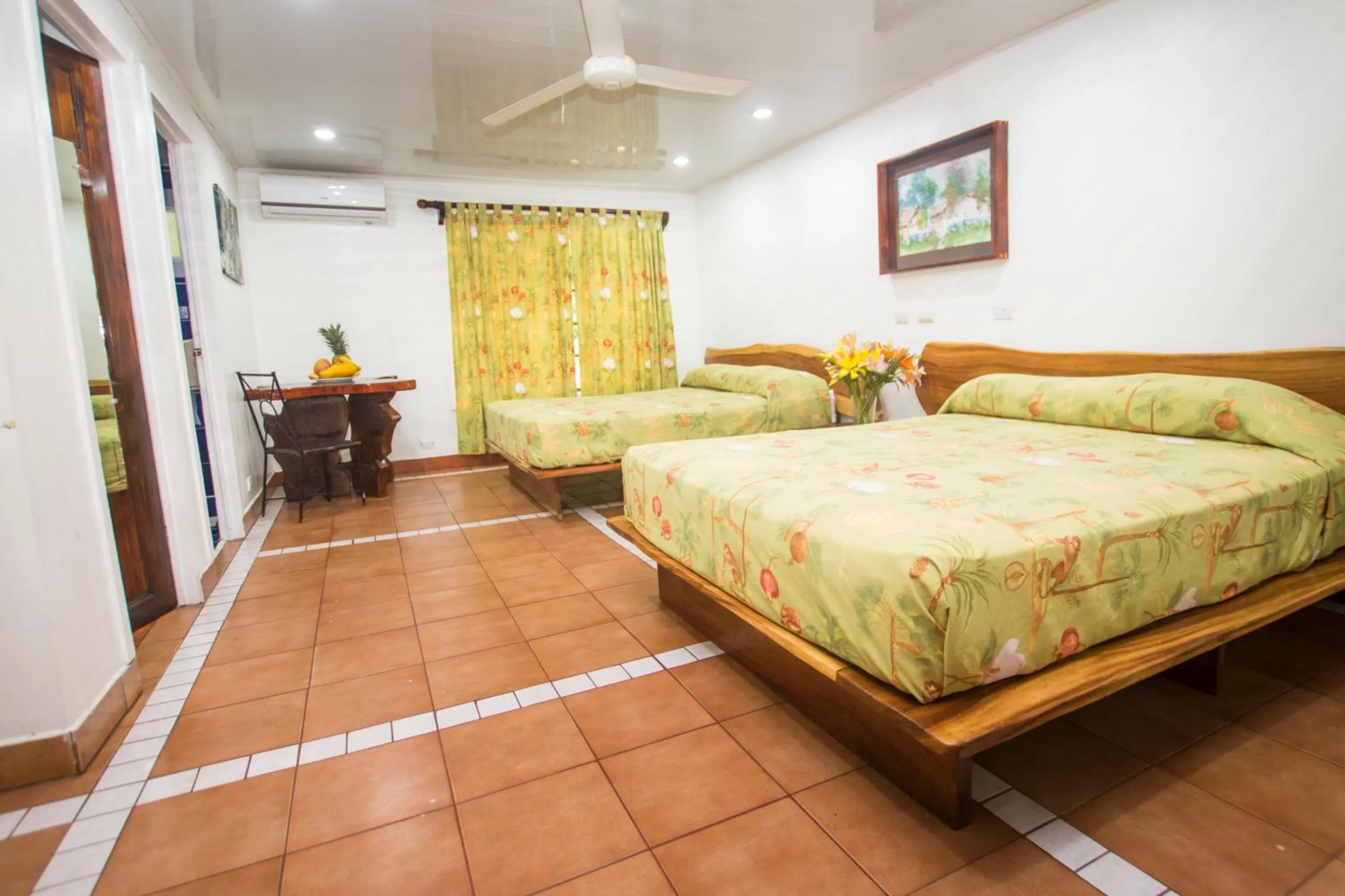 Photo of the whole room, Bed in Oceanfront Hotel Verde Mar direct access to the beach