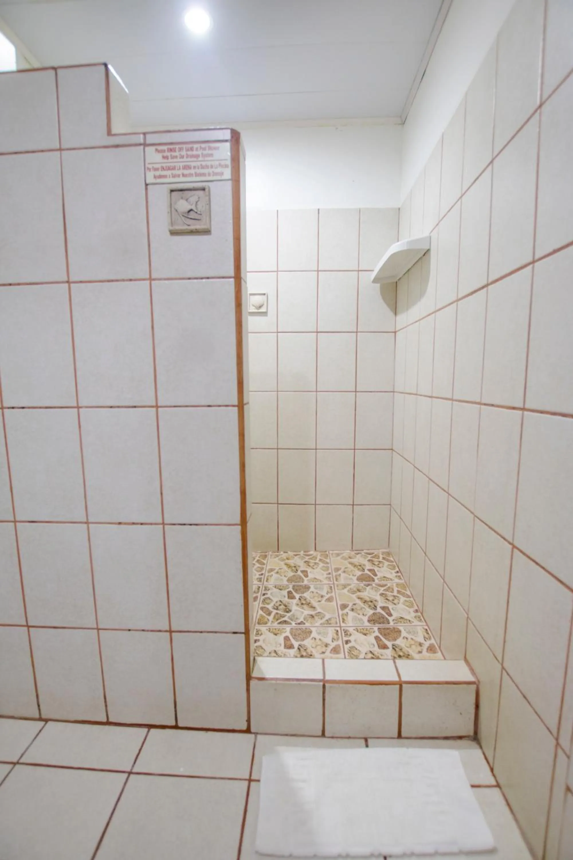 Bathroom in Oceanfront Hotel Verde Mar direct access to the beach