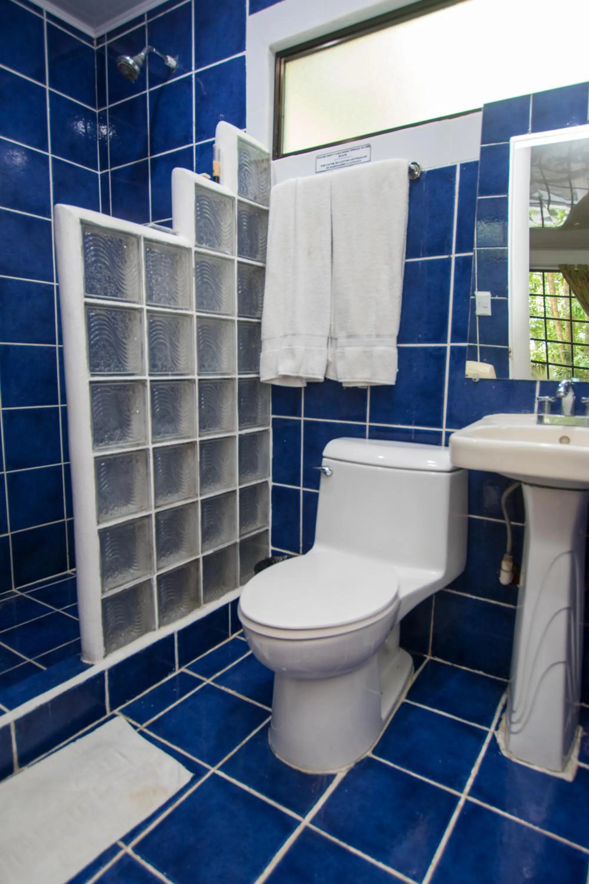 Bathroom in Oceanfront Hotel Verde Mar direct access to the beach