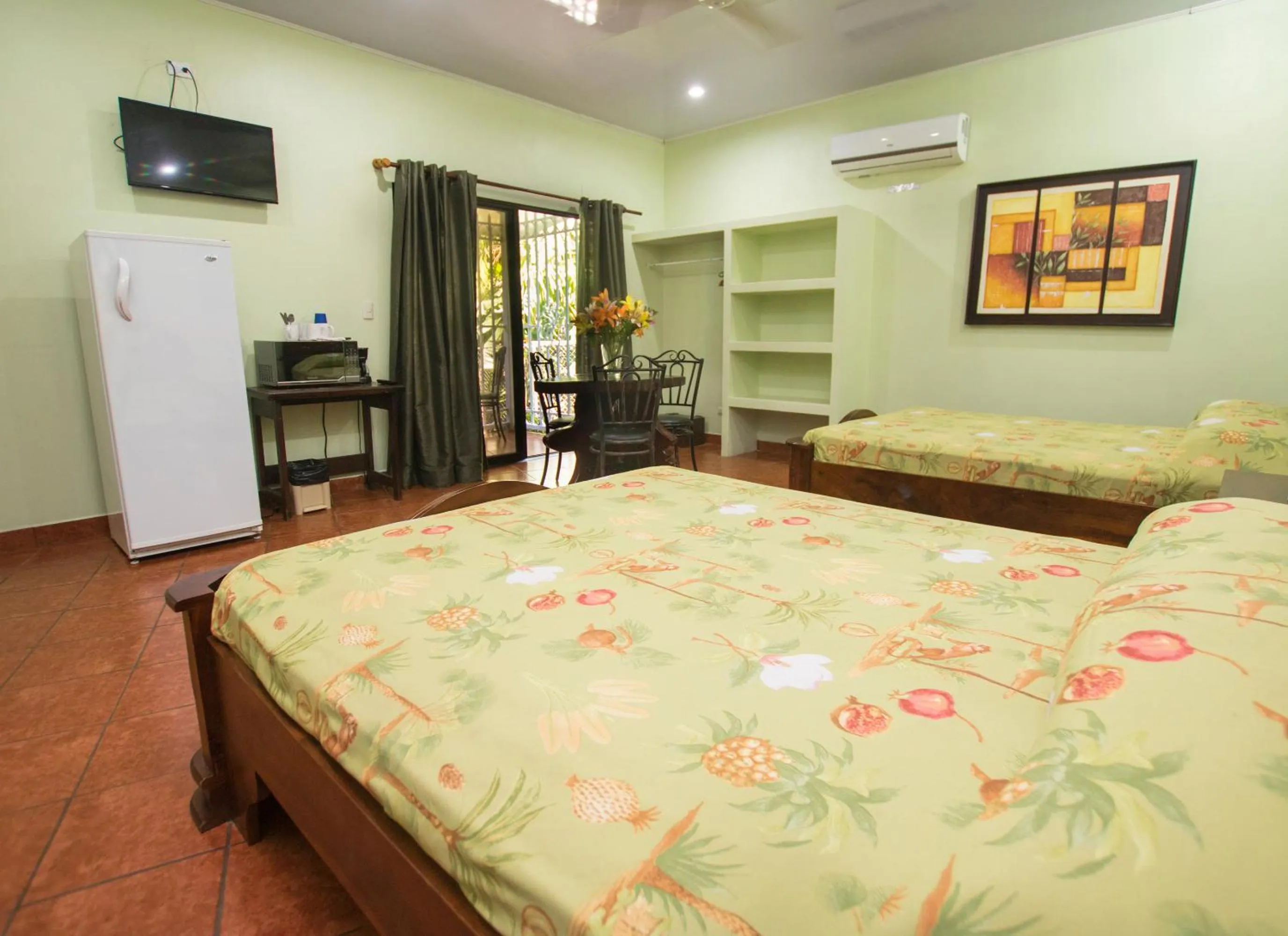 Photo of the whole room, Bed in Oceanfront Hotel Verde Mar direct access to the beach