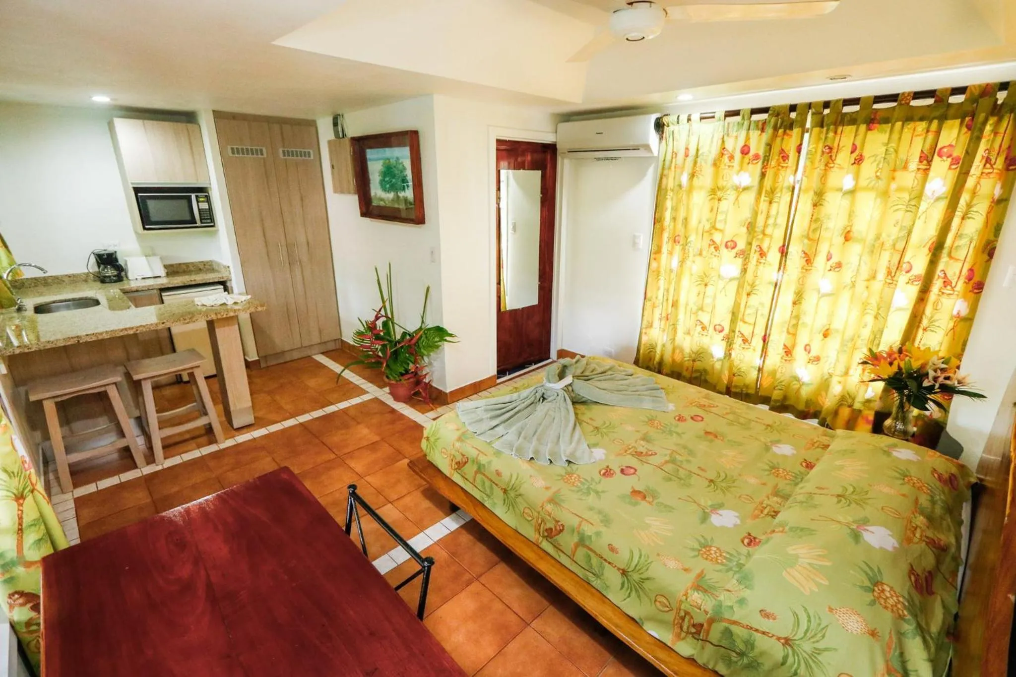 Living room, Bed in Oceanfront Hotel Verde Mar direct access to the beach
