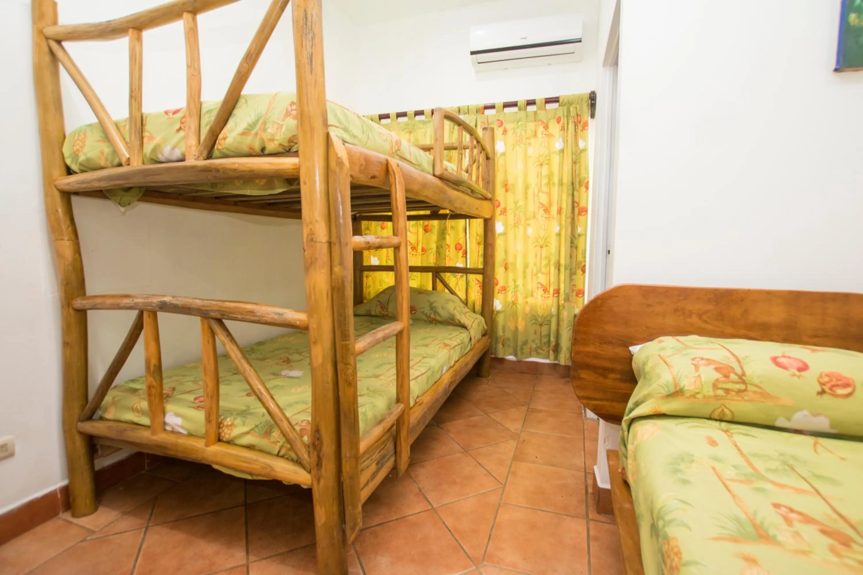 bunk bed, Bed in Oceanfront Hotel Verde Mar direct access to the beach