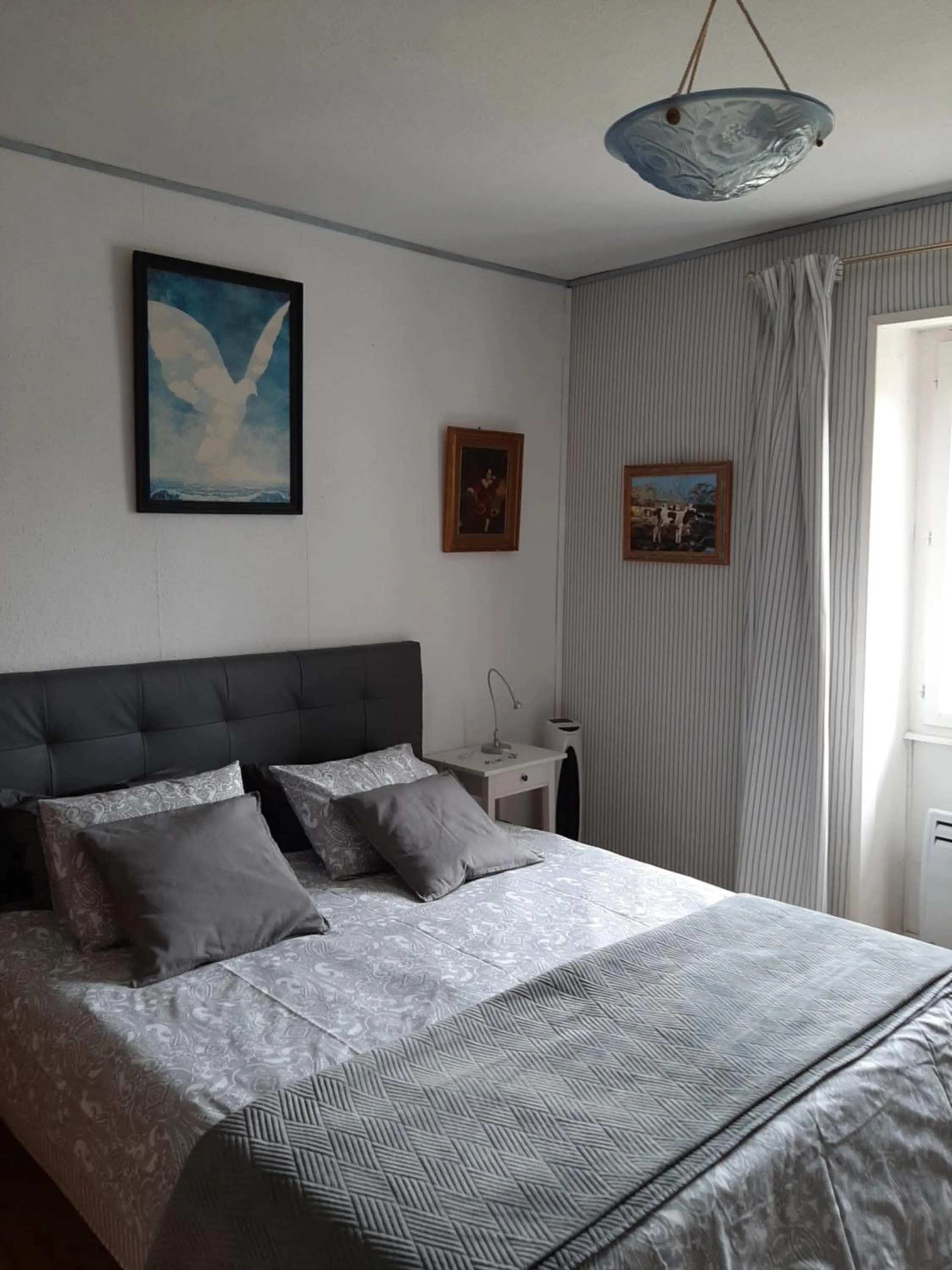 Bed in La Pie qui Chante