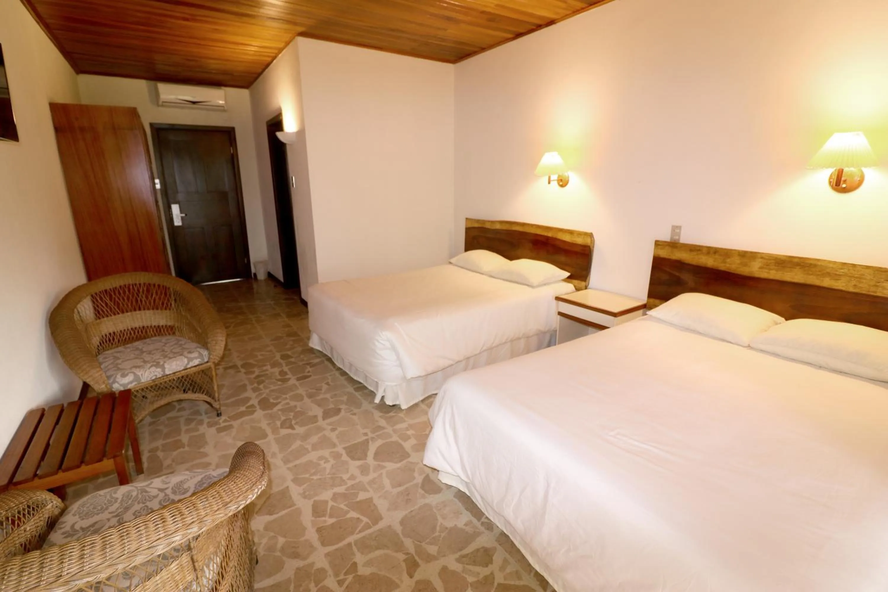 Bedroom, Bed in Karahe Beach Hotel