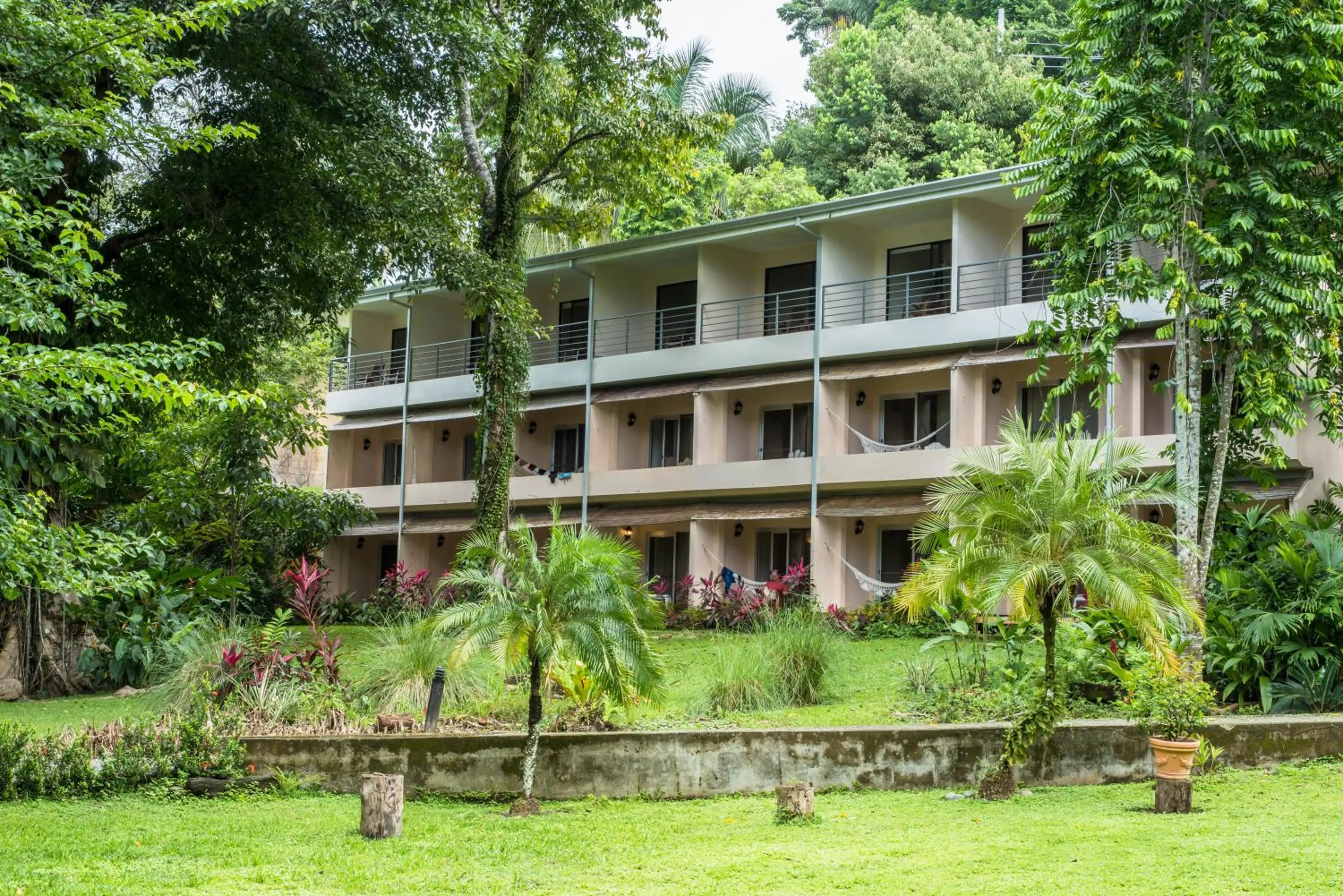 Property building in Karahe Beach Hotel