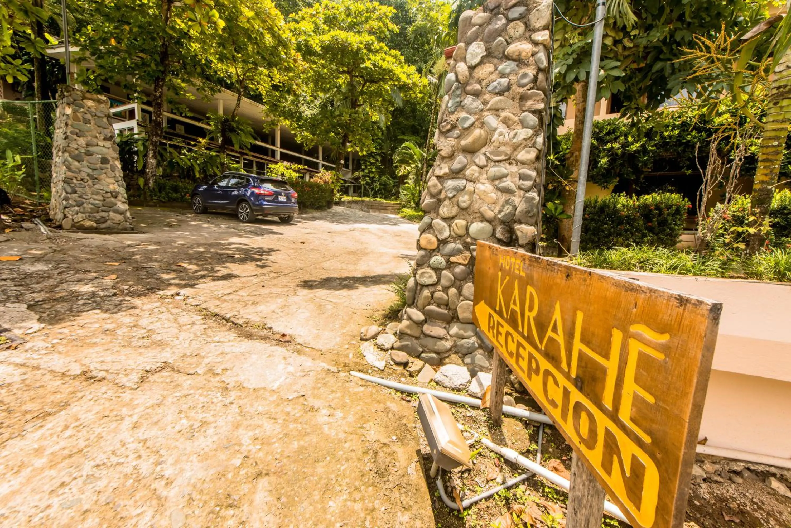 Facade/entrance in Karahe Beach Hotel