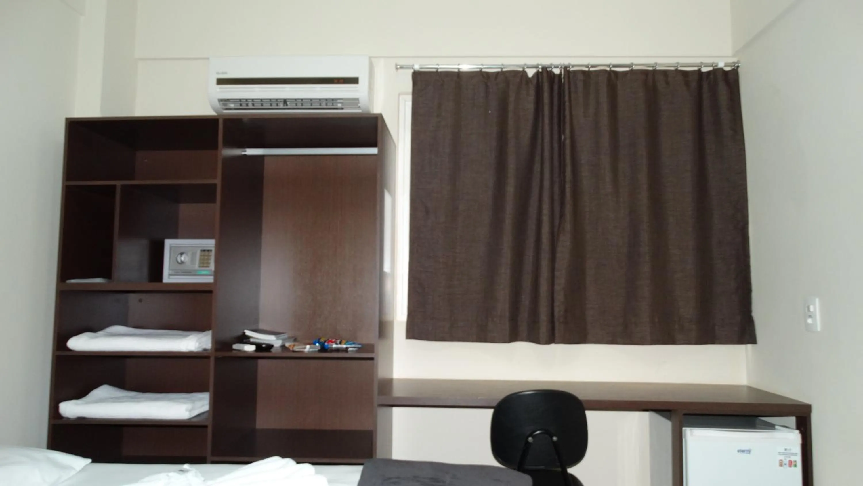 Photo of the whole room, Bed in La Vitre Hotel