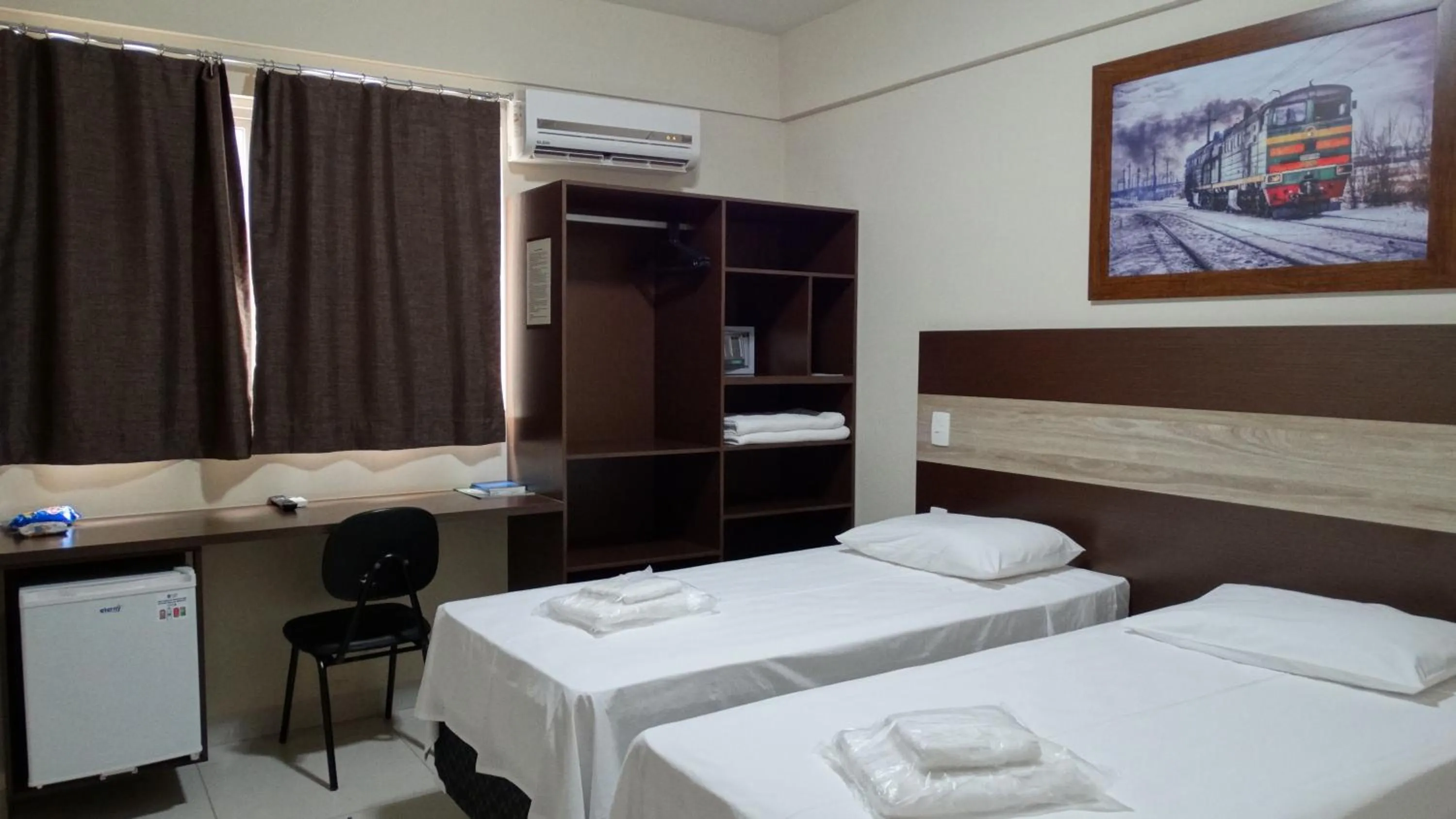 Photo of the whole room, Bed in La Vitre Hotel