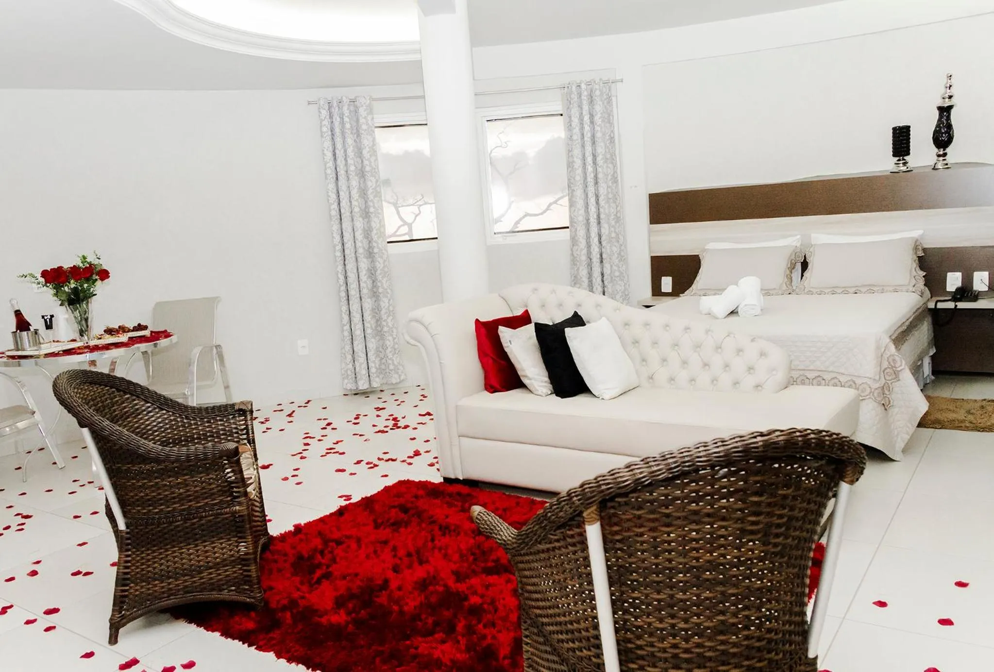 Living room, Bed in La Vitre Hotel