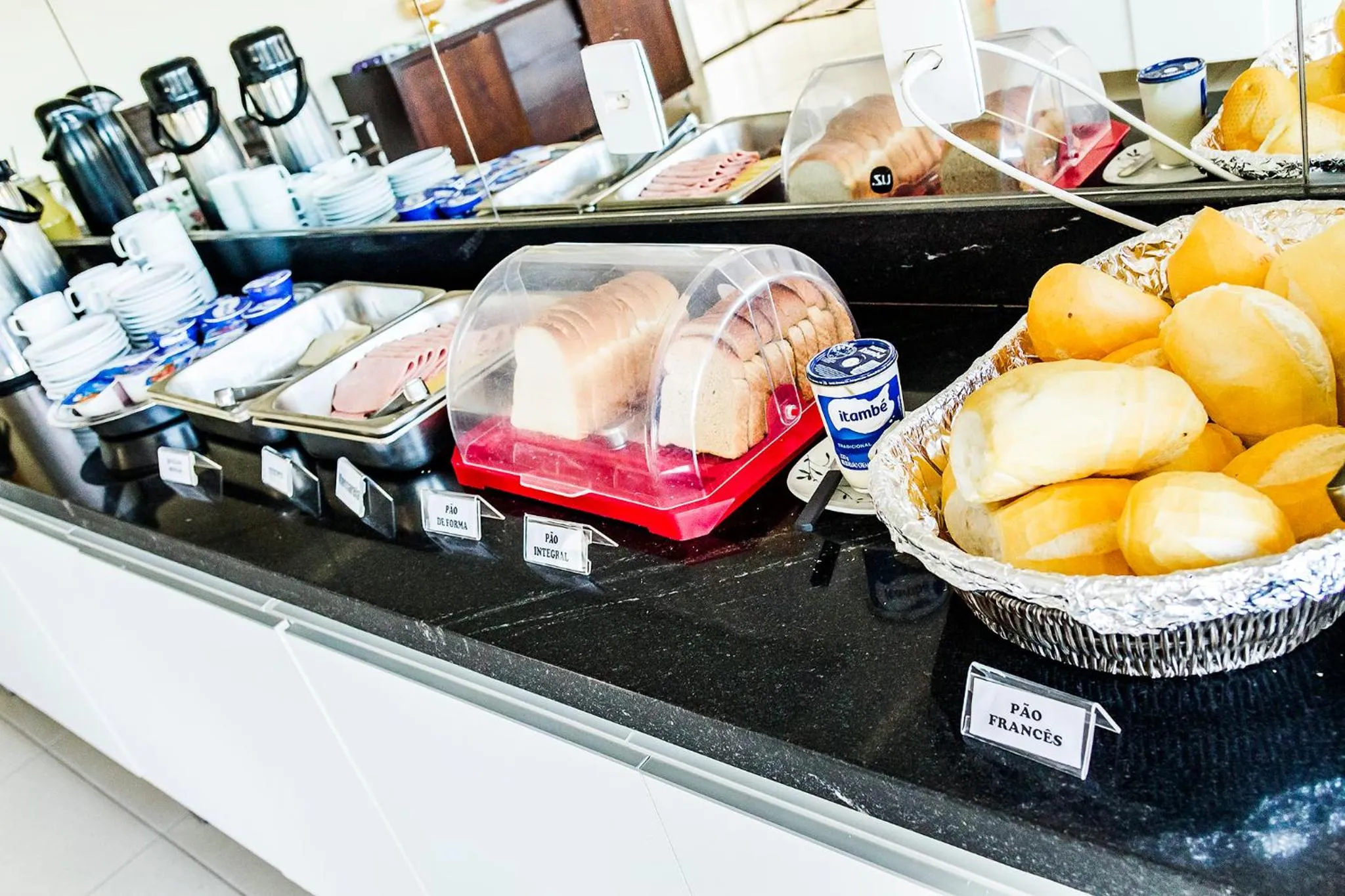 Breakfast in La Vitre Hotel