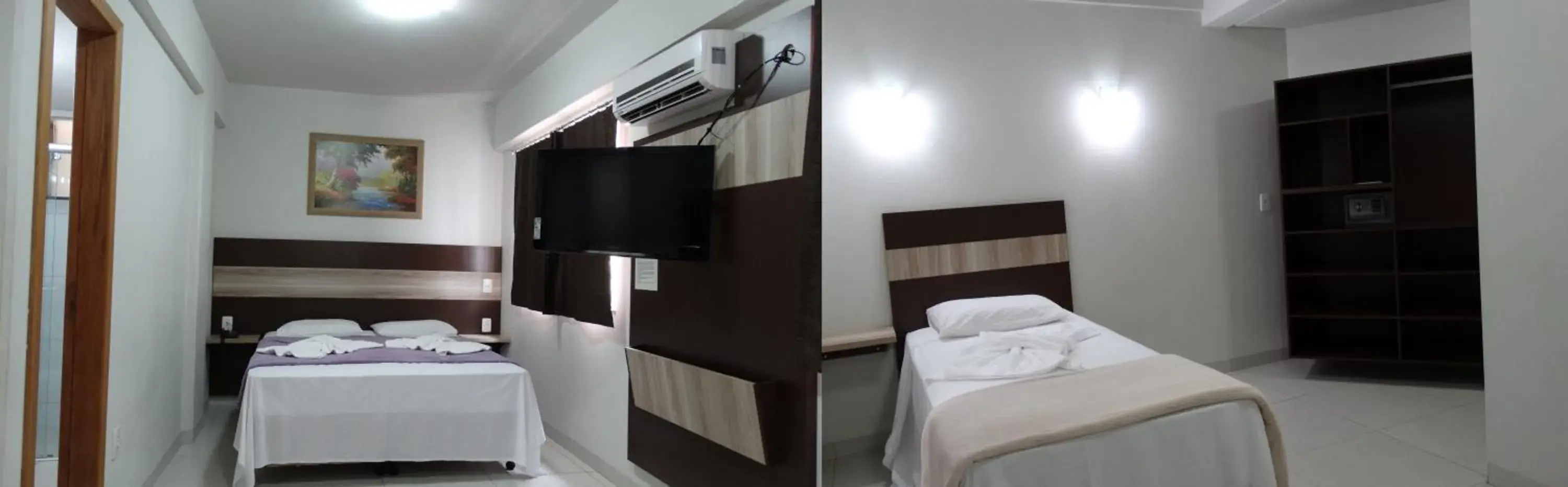 Deluxe Triple Room in La Vitre Hotel Deluxe Triple Room in La Vitre Hotel