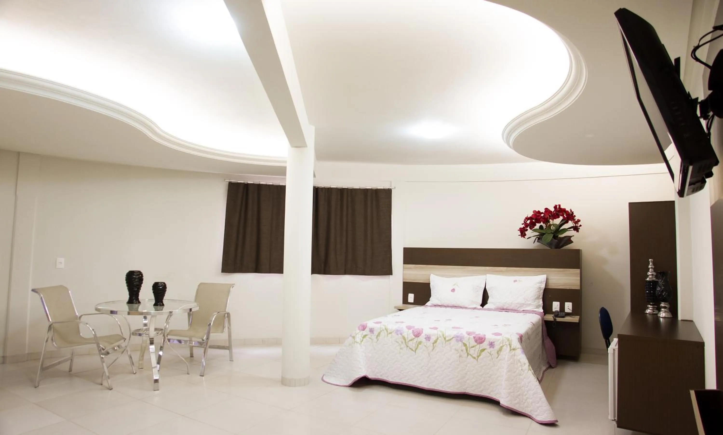 Photo of the whole room, Bed in La Vitre Hotel