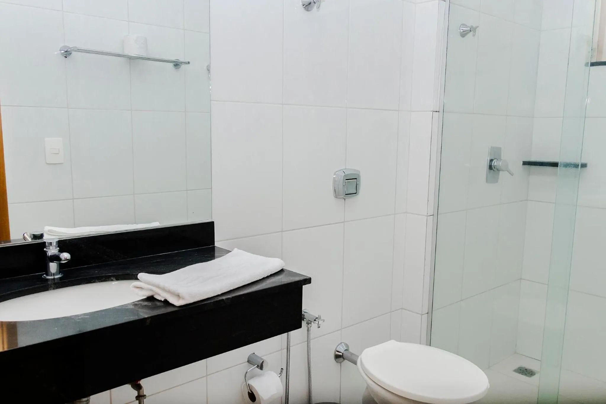 Toilet in La Vitre Hotel