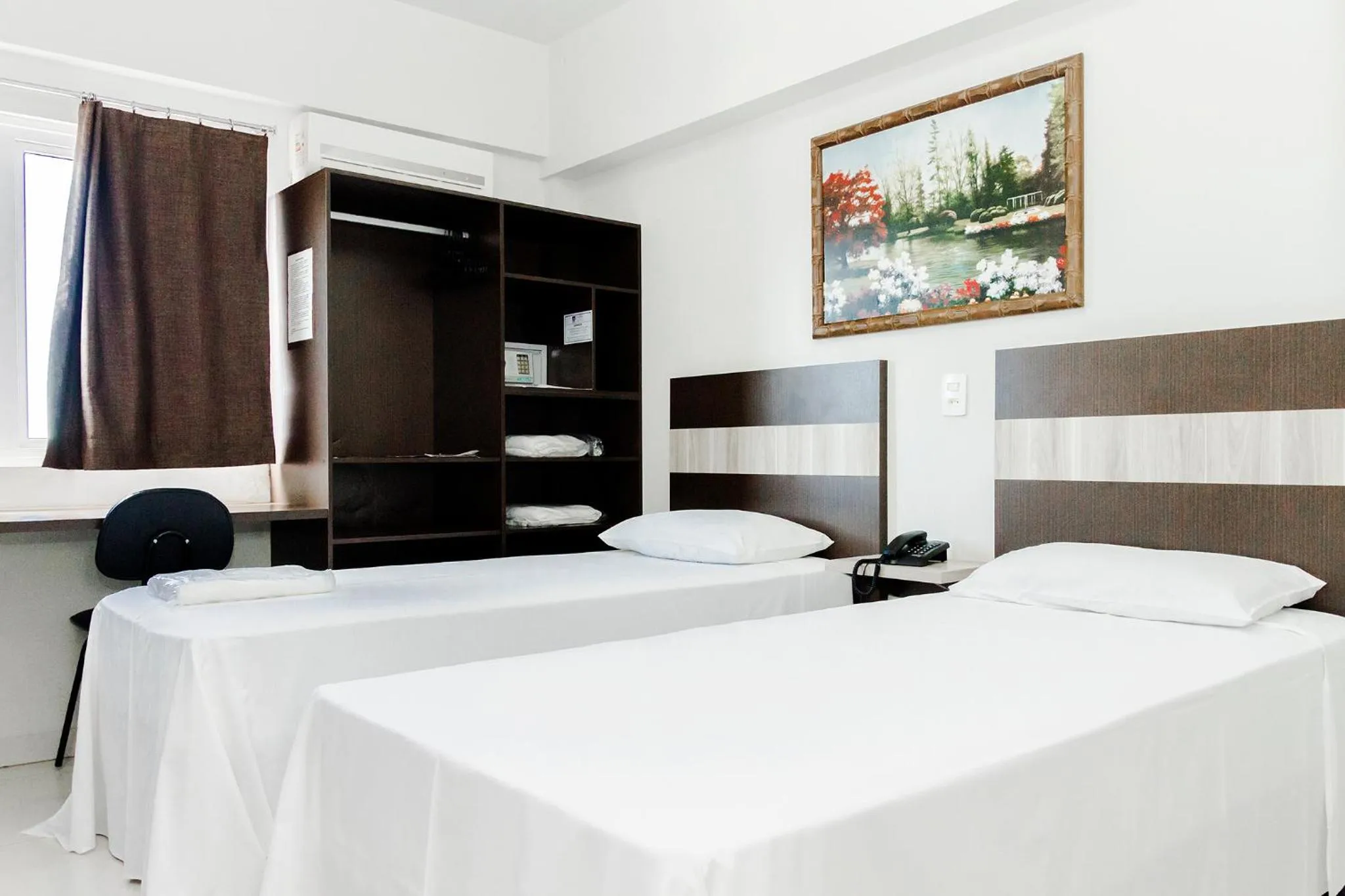 Bedroom, Bed in La Vitre Hotel