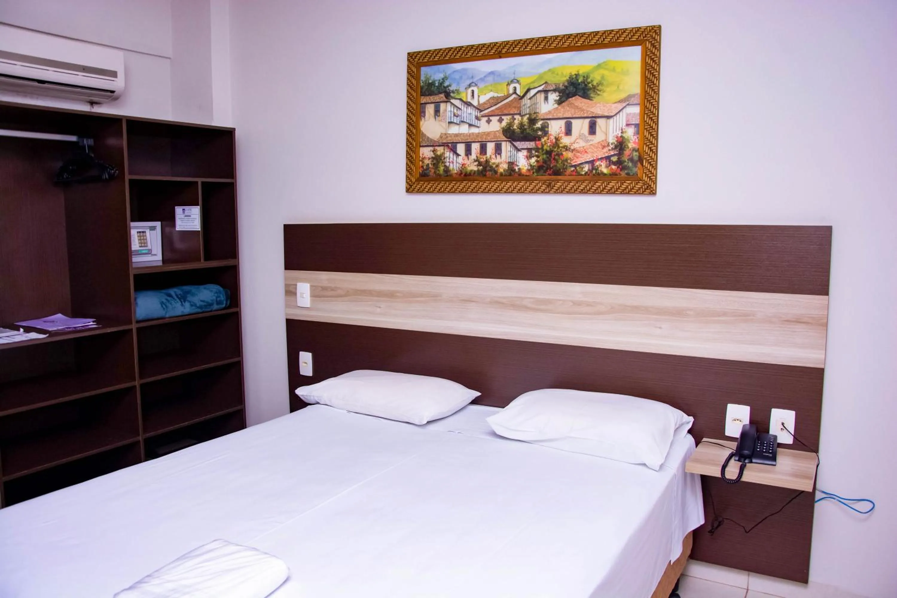 Bed in La Vitre Hotel