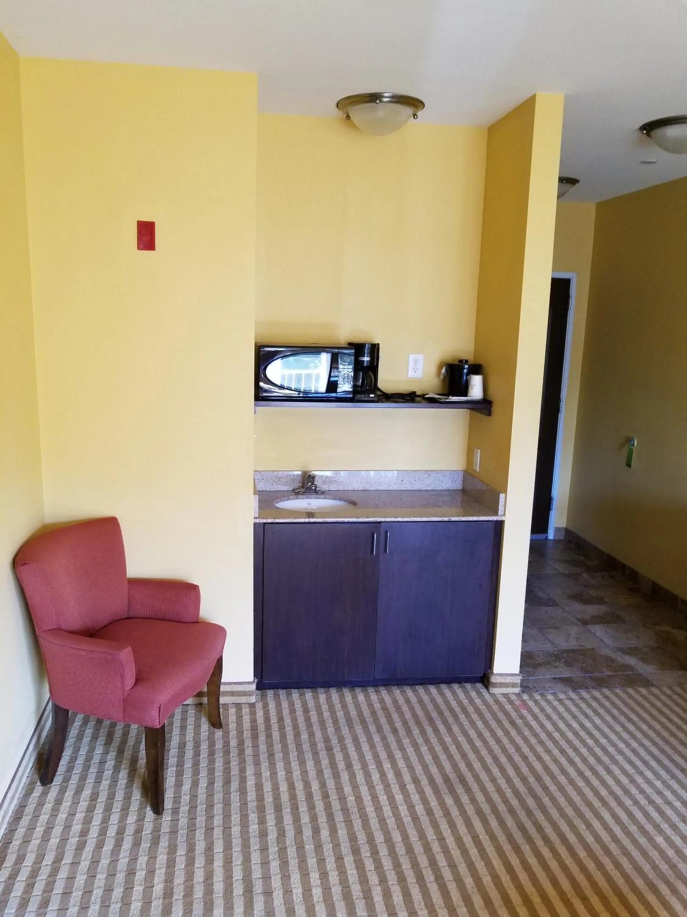 Coffee/tea facilities in La Quinta by Wyndham Atlanta Union City