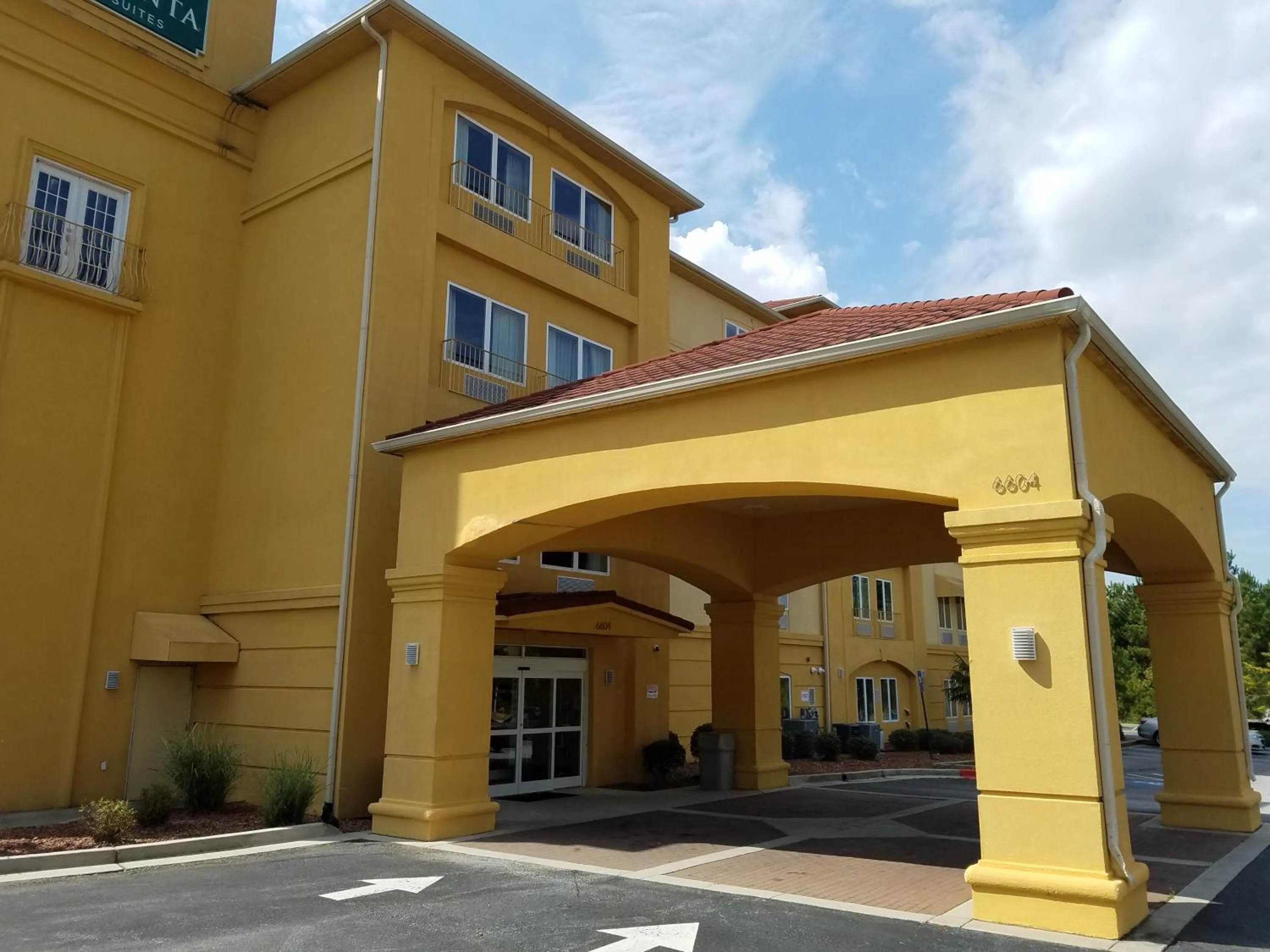 Property building in La Quinta by Wyndham Atlanta Union City