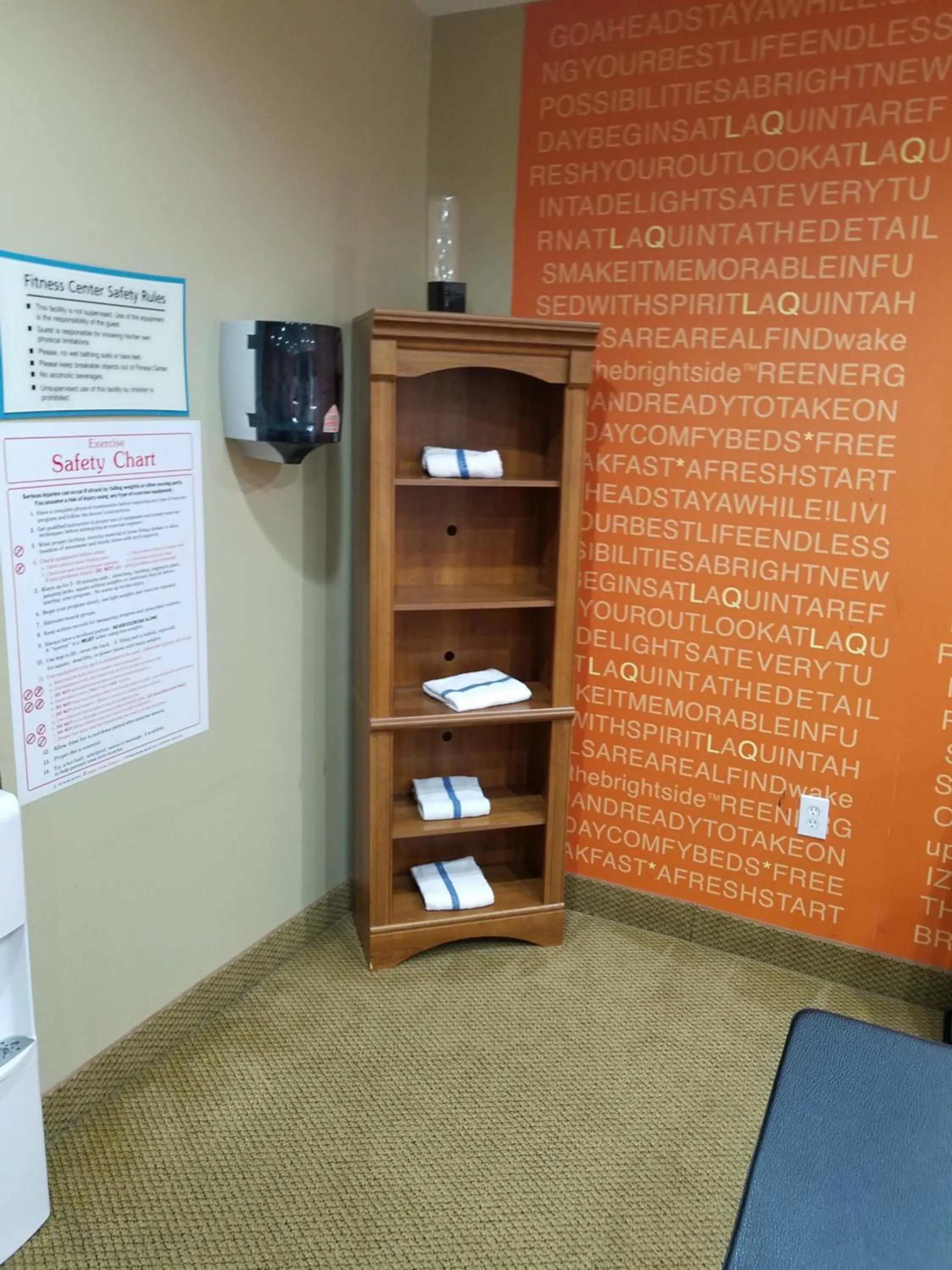 Communal lounge/ TV room in La Quinta by Wyndham Atlanta Union City