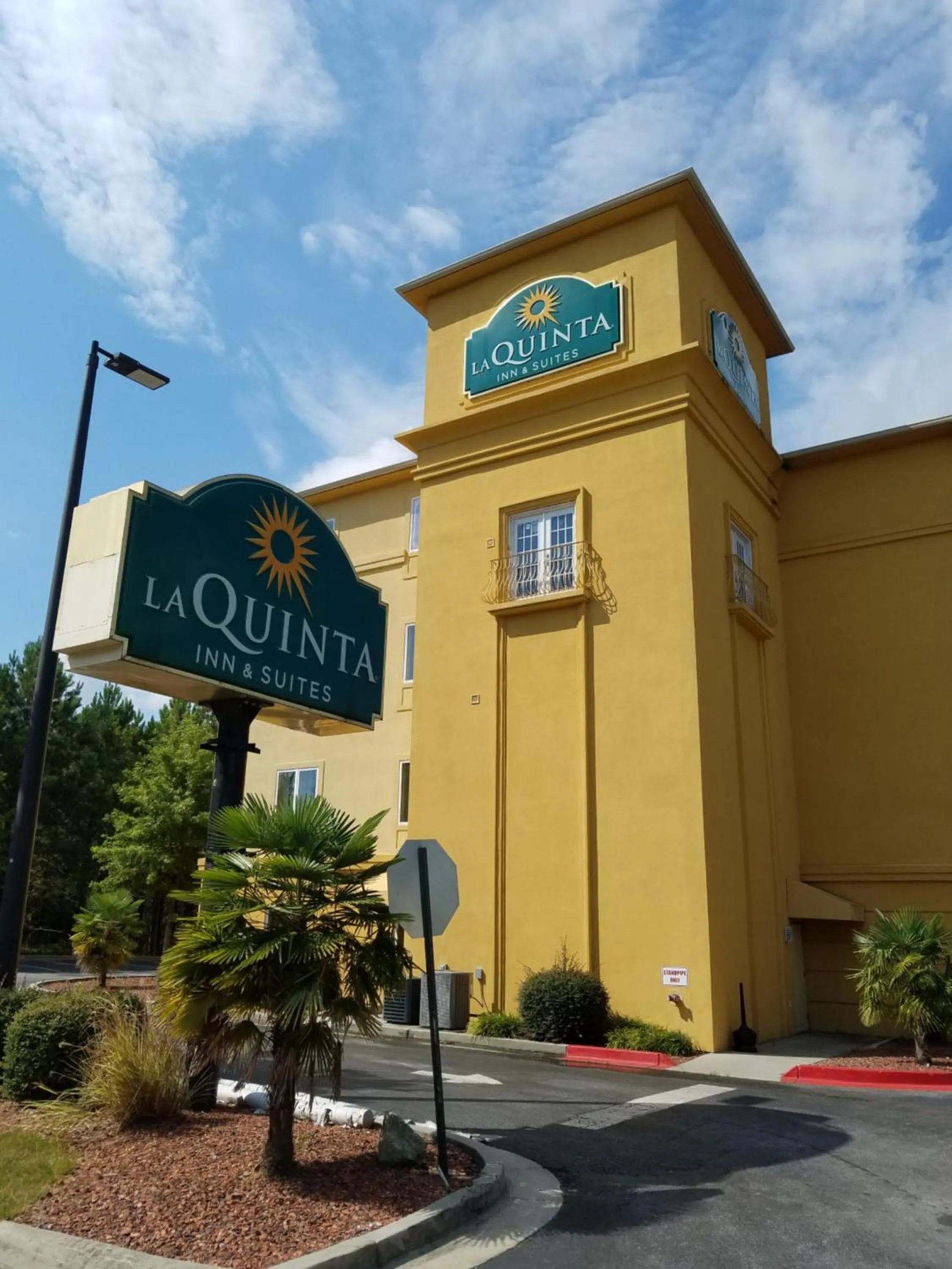 Property building in La Quinta by Wyndham Atlanta Union City