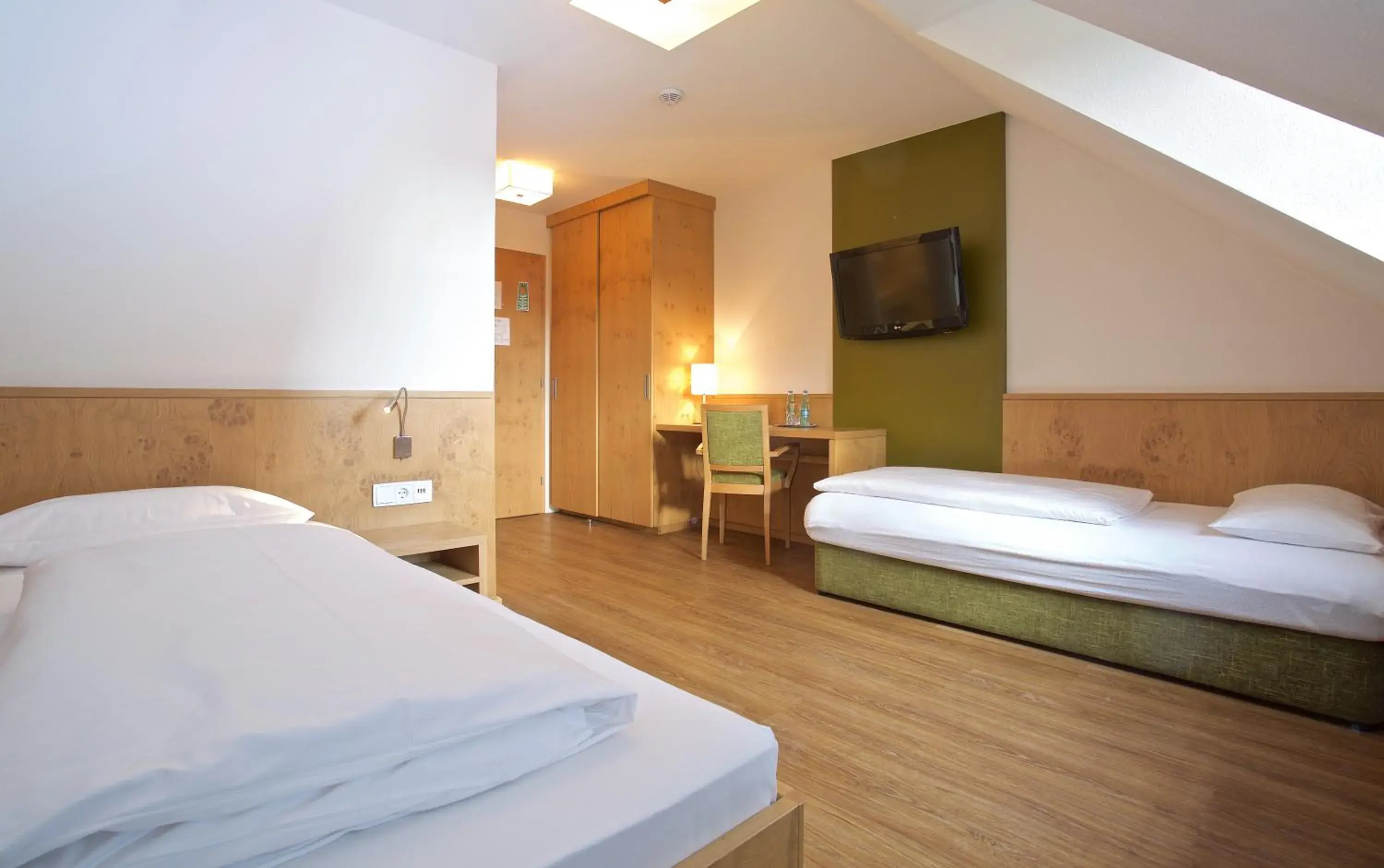 Twin Room (1 Single Bed + 1 Sofa Bed) - single occupancy in Hotel zur Mühle Twin Room (1 Single Bed + 1 Sofa Bed) - single occupancy in Hotel zur Mühle