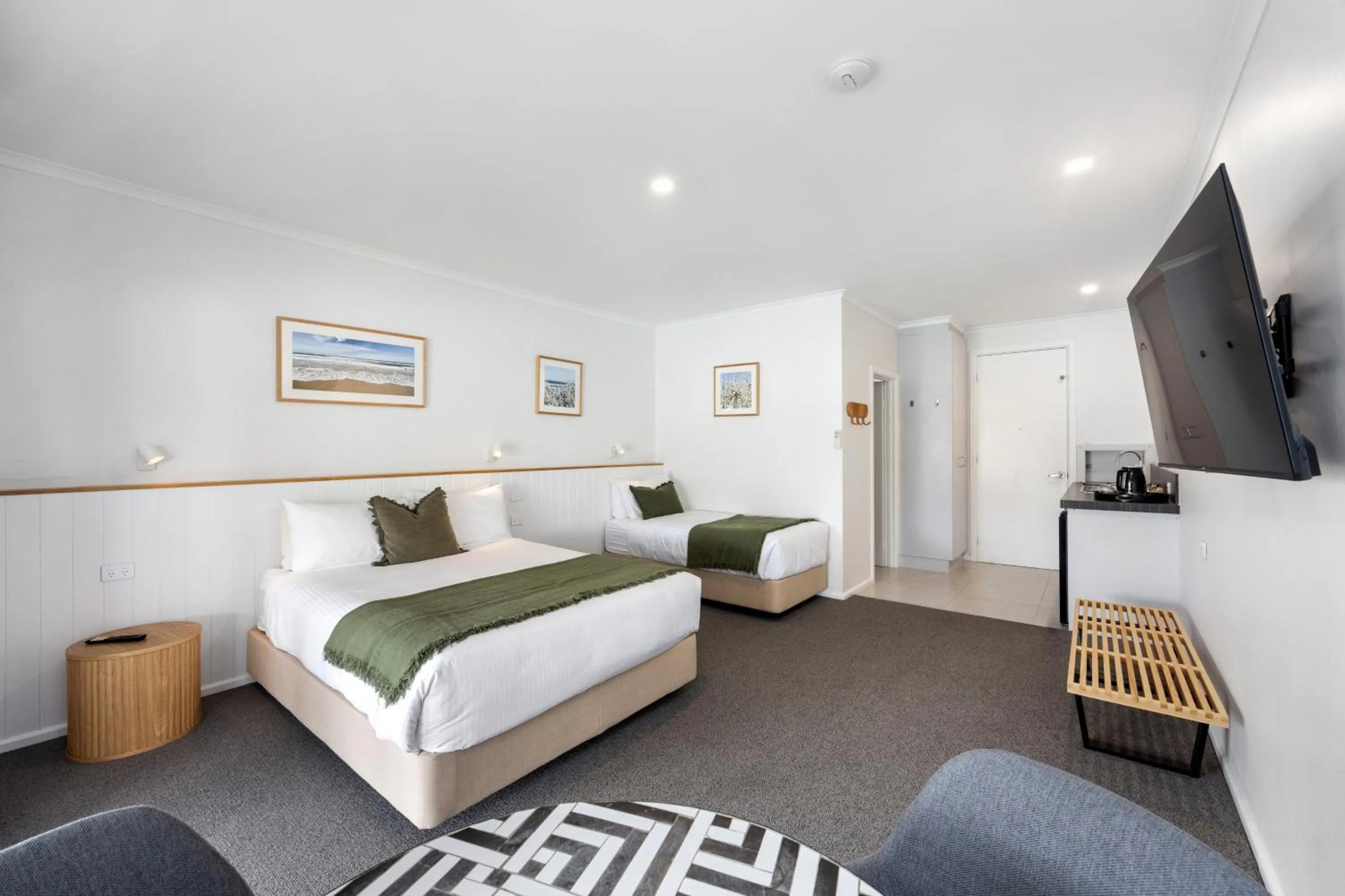 Bed in Mariners Cove Waterfront Motel and Apartments