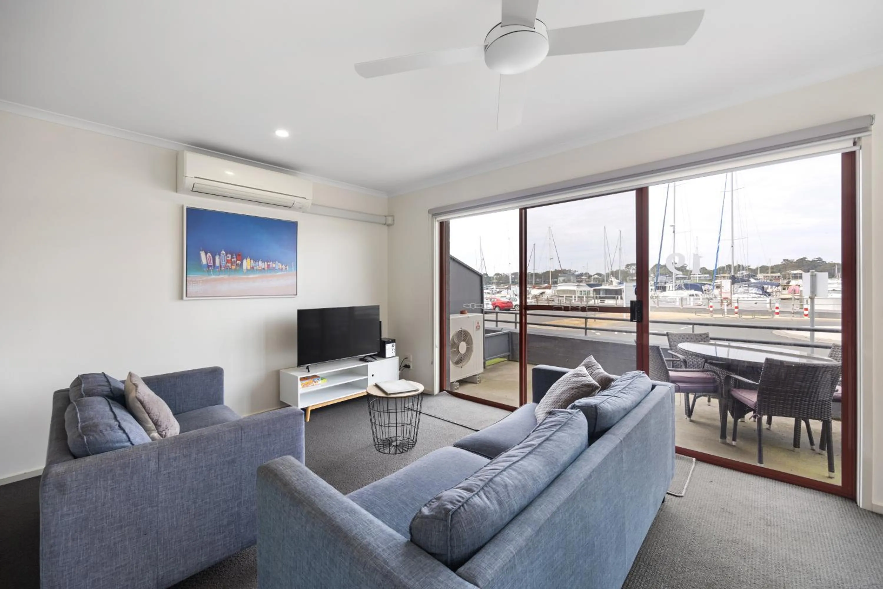 Mariners Cove Waterfront Motel and Apartments