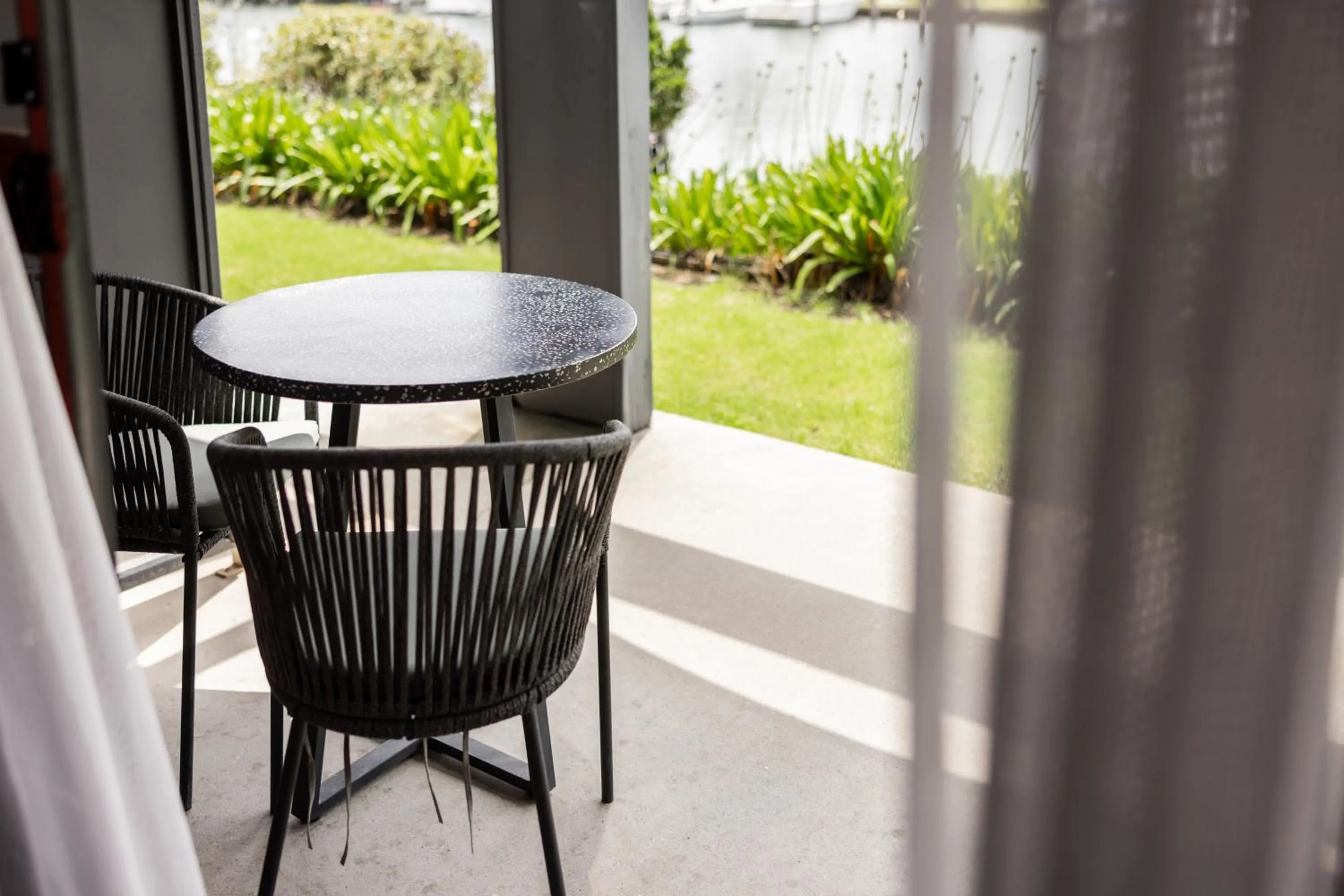 Mariners Cove Waterfront Motel and Apartments