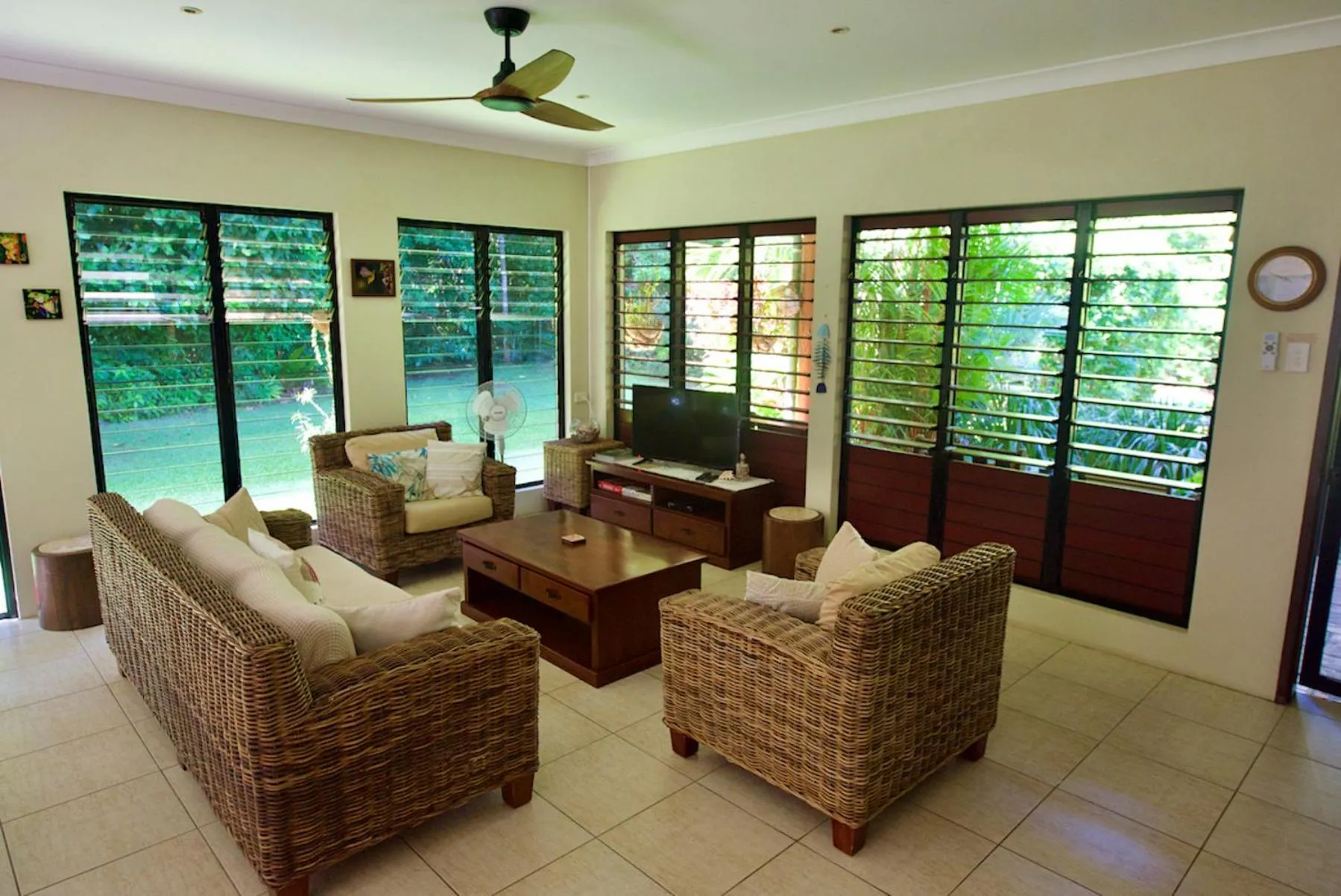 Living room in Thornton Beach Bungalows Daintree