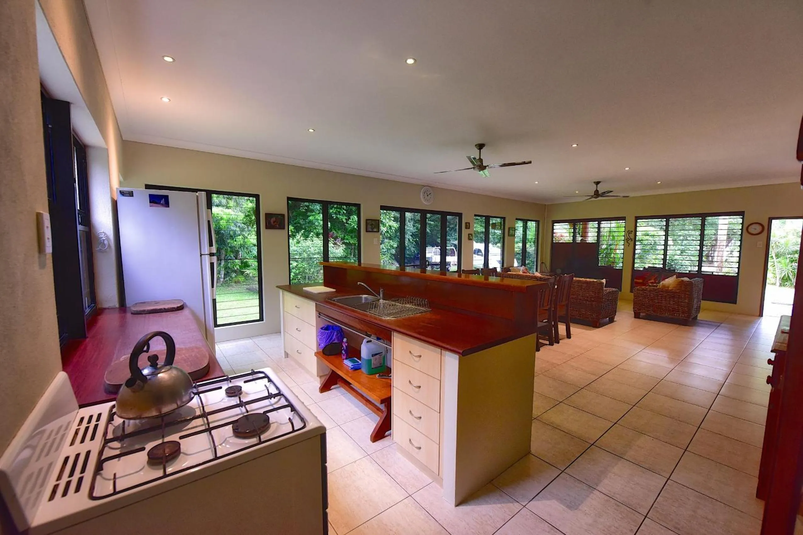 Kitchen or kitchenette in Thornton Beach Bungalows Daintree