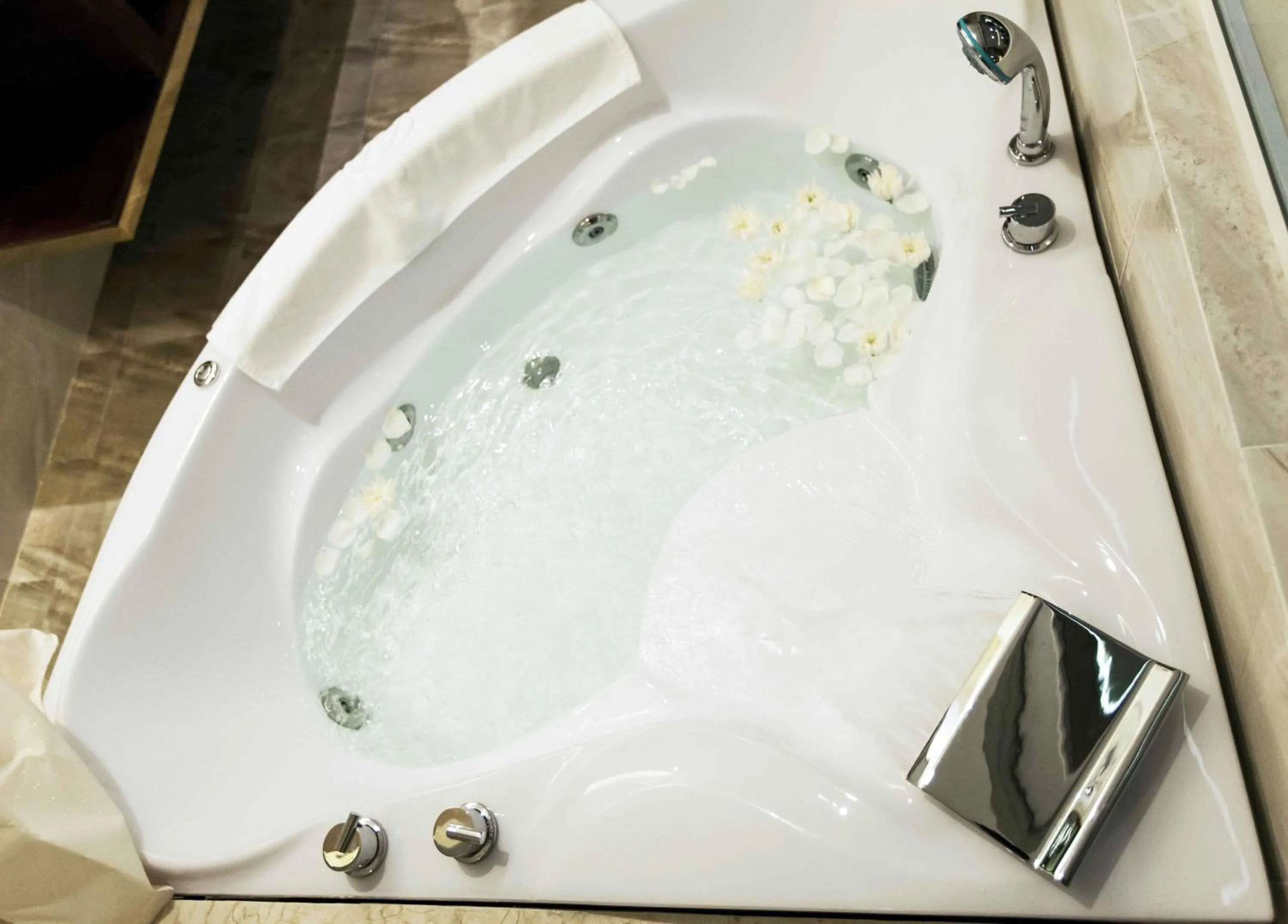 Hot Tub in Stay Hotel