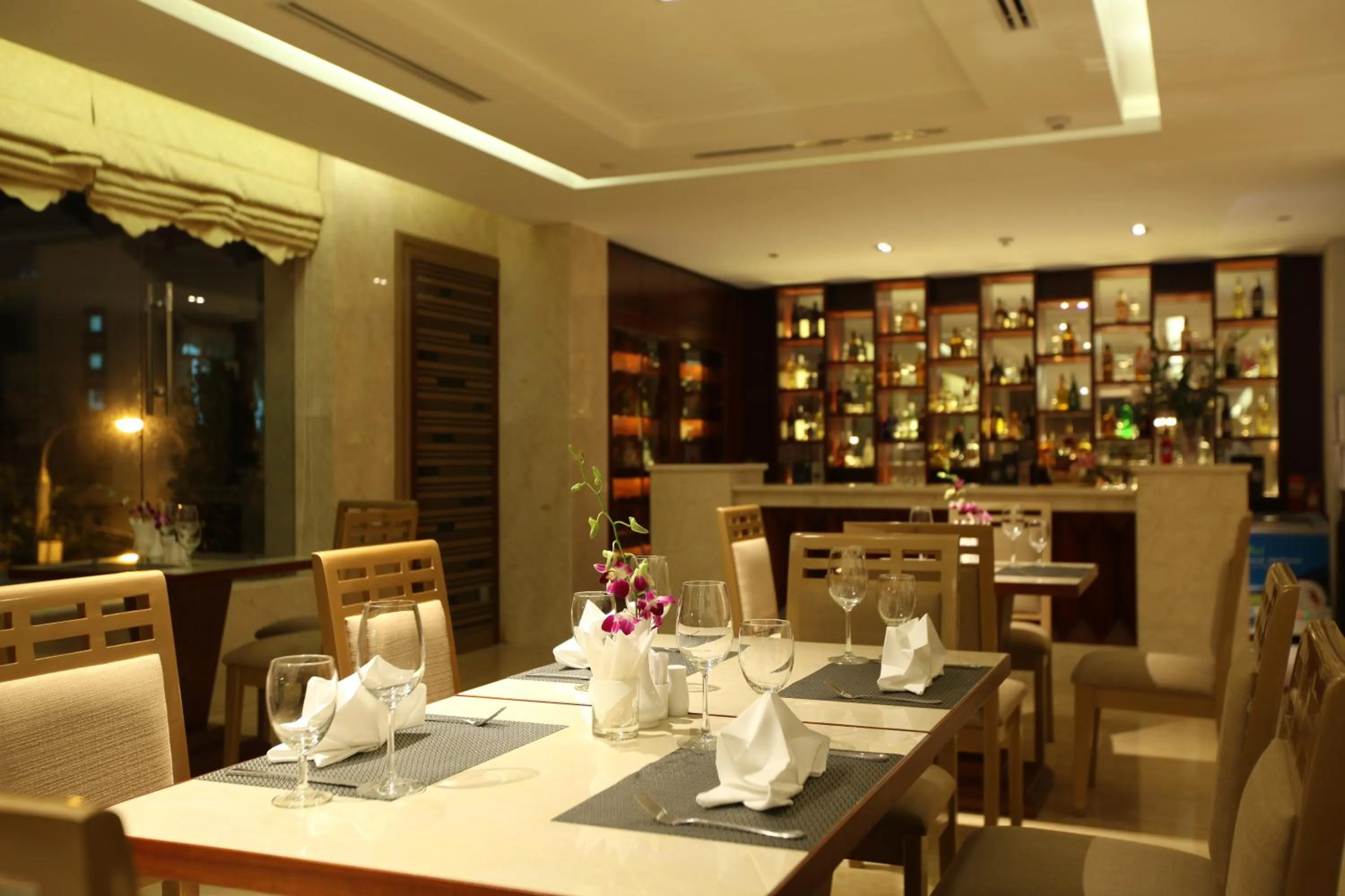 Restaurant/places to eat in Stay Hotel
