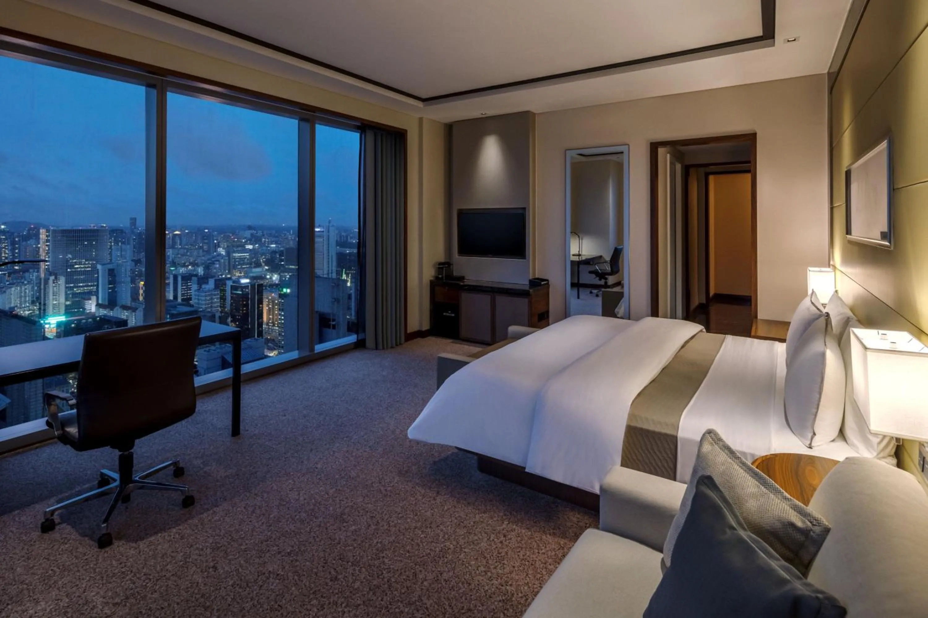 Bedroom, Bed in The Westin Singapore