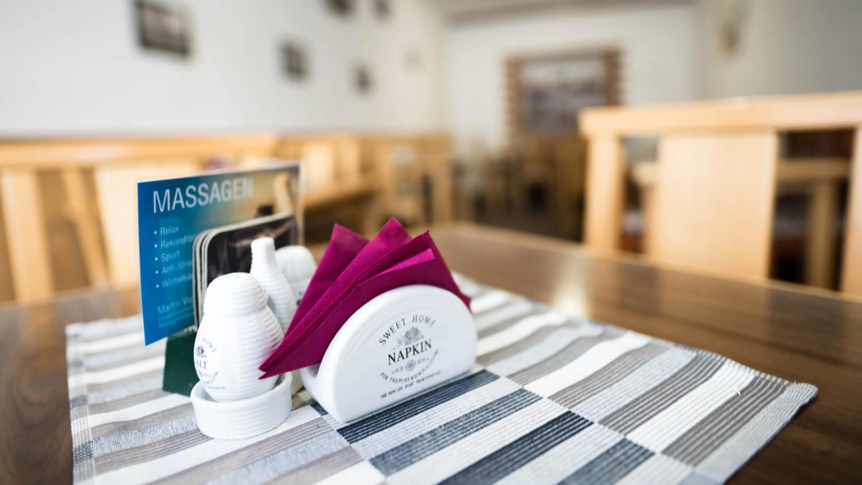 Restaurant/places to eat in Hotel Atlas