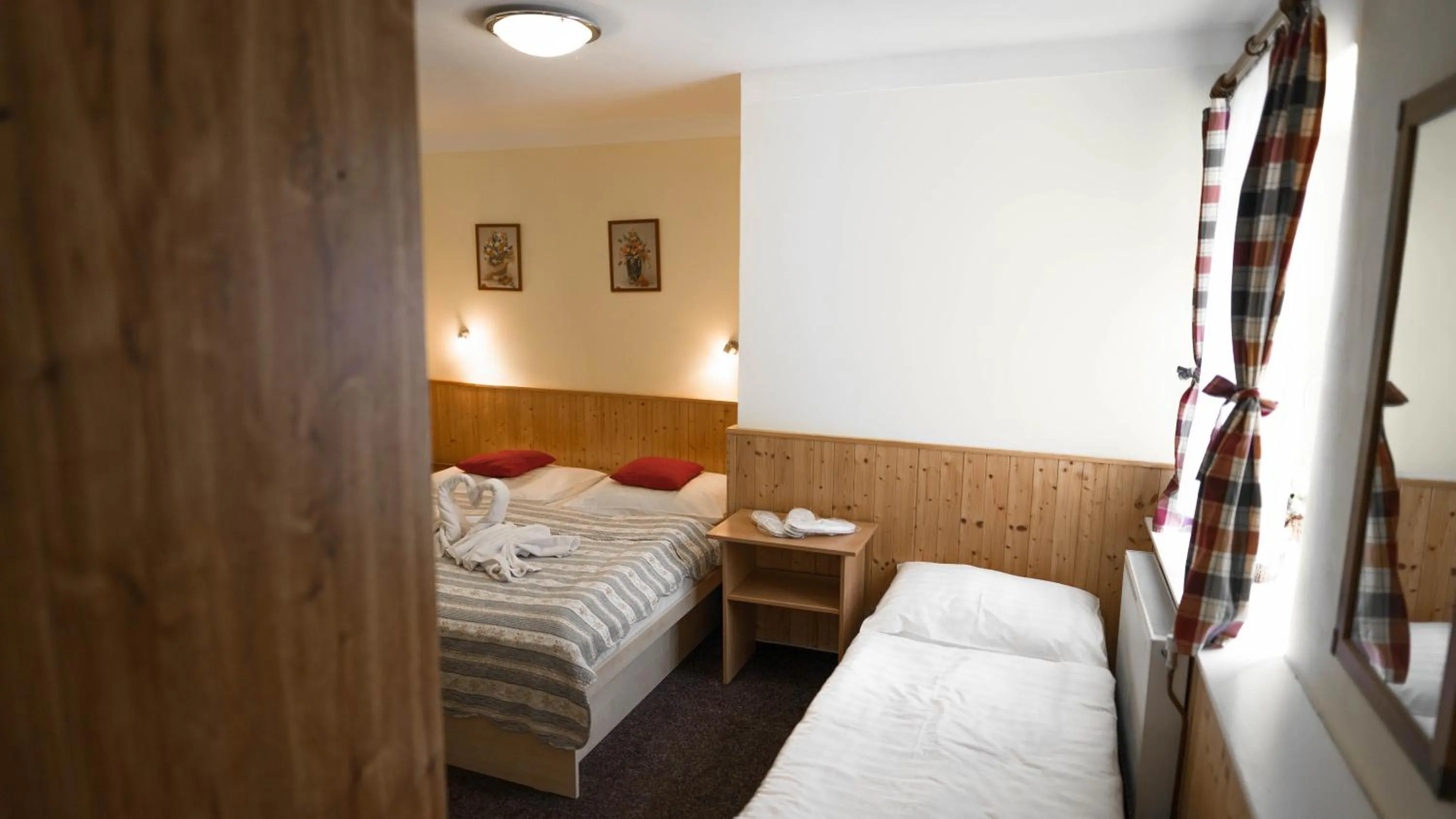 Bedroom, Bed in Hotel Atlas