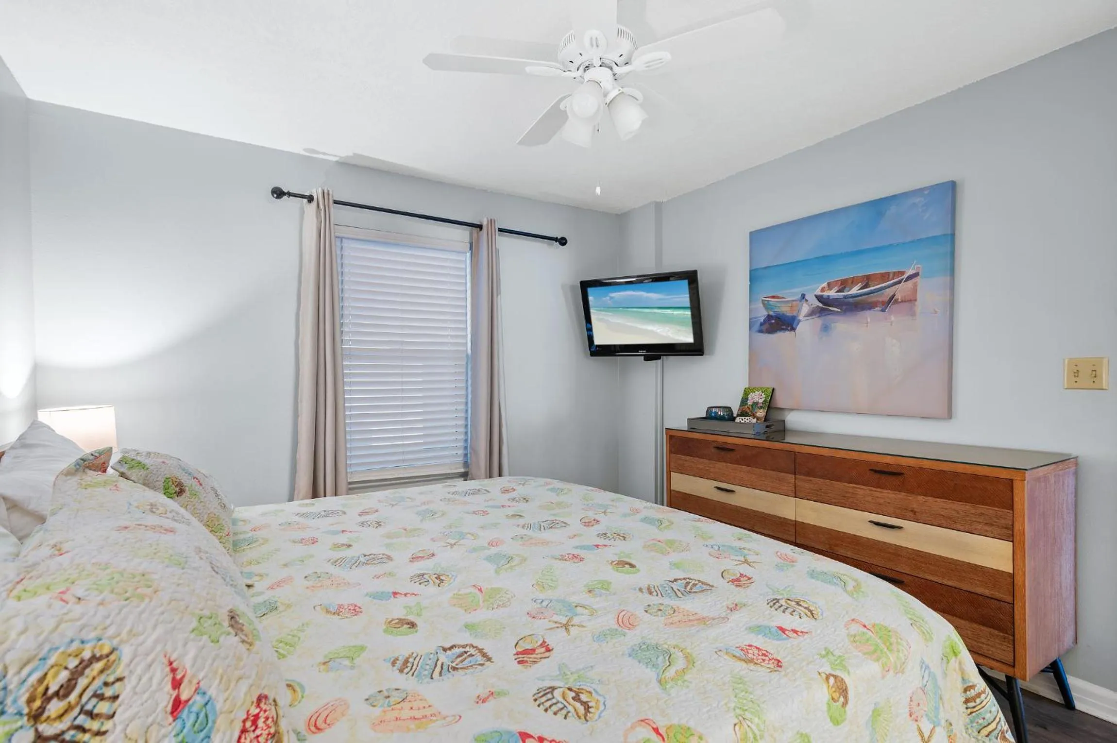 Bedroom, Bed in Just Updated - Beachfront Ocean view, 19th Floor