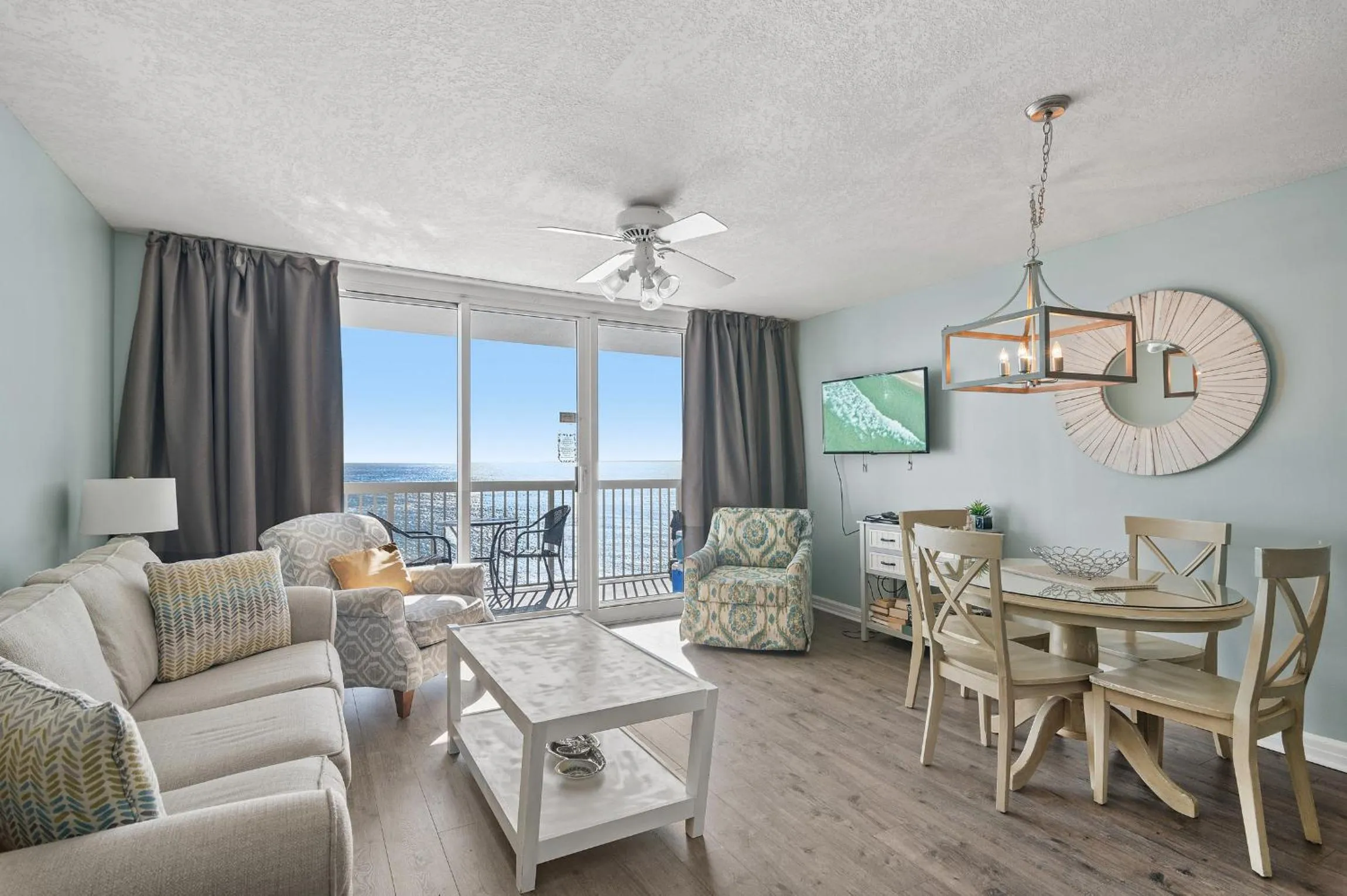 Living room in Just Updated - Beachfront Ocean view, 19th Floor