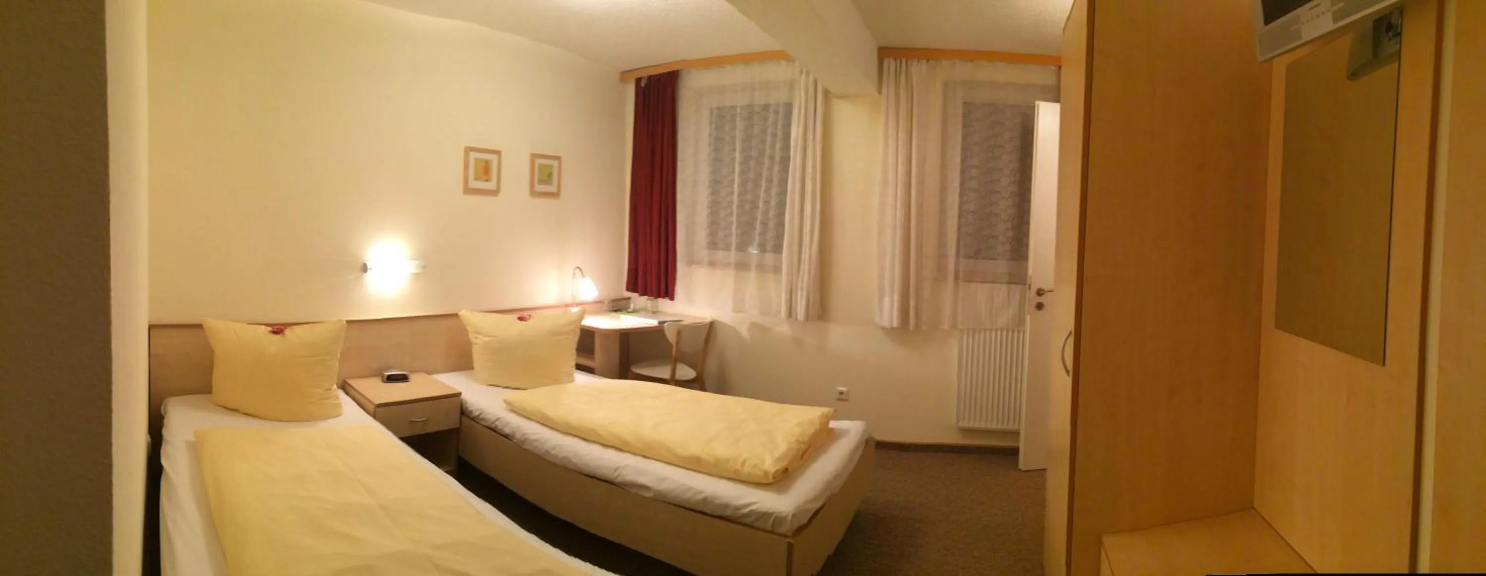 Photo of the whole room, Bed in Hotel zur Heideblüte