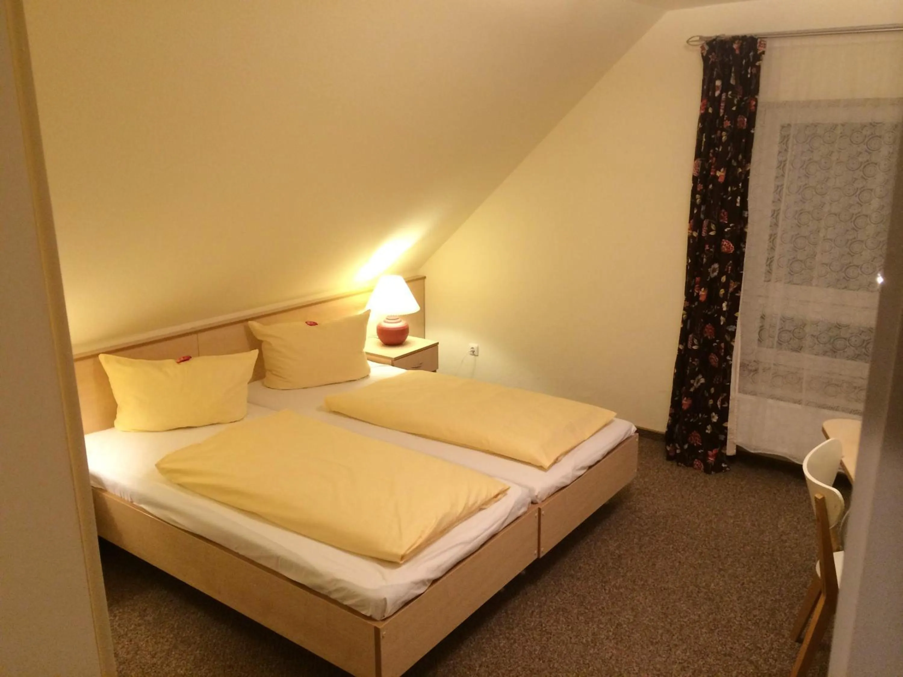 Photo of the whole room, Bed in Hotel zur Heideblüte
