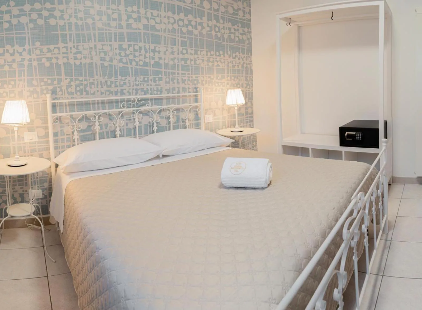 Bed in Borgo Incoronata B&B