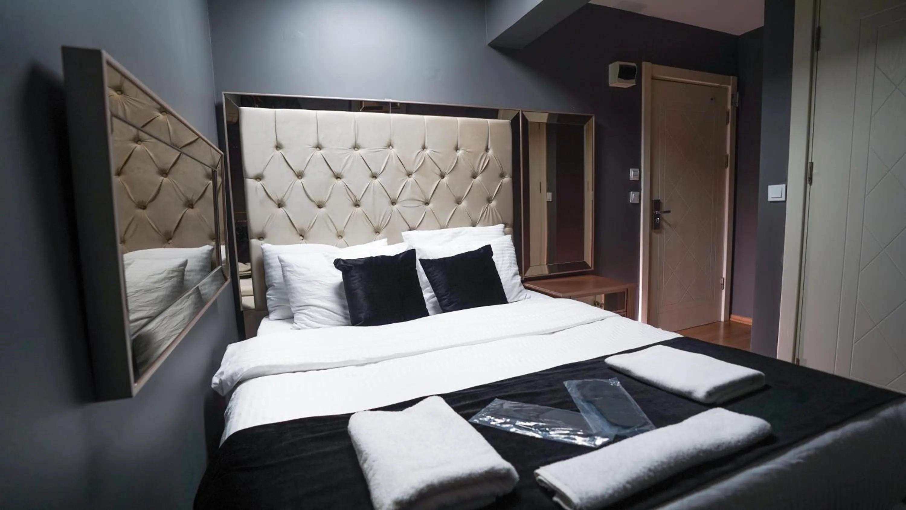 Bed in Luka Suit Hotel