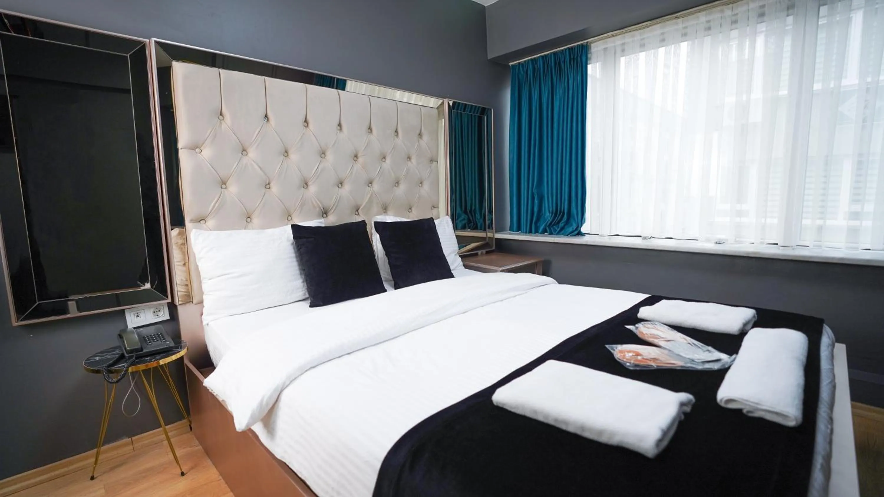 Bed in Luka Suit Hotel