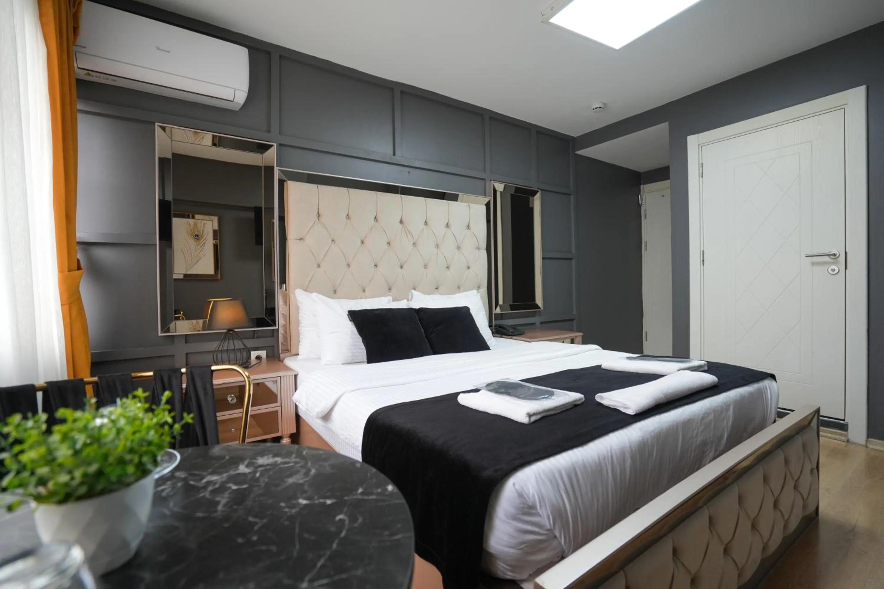 Bed in Luka Suit Hotel