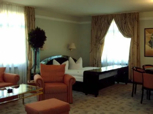 Photo of the whole room, Bed in Hotel Alexander