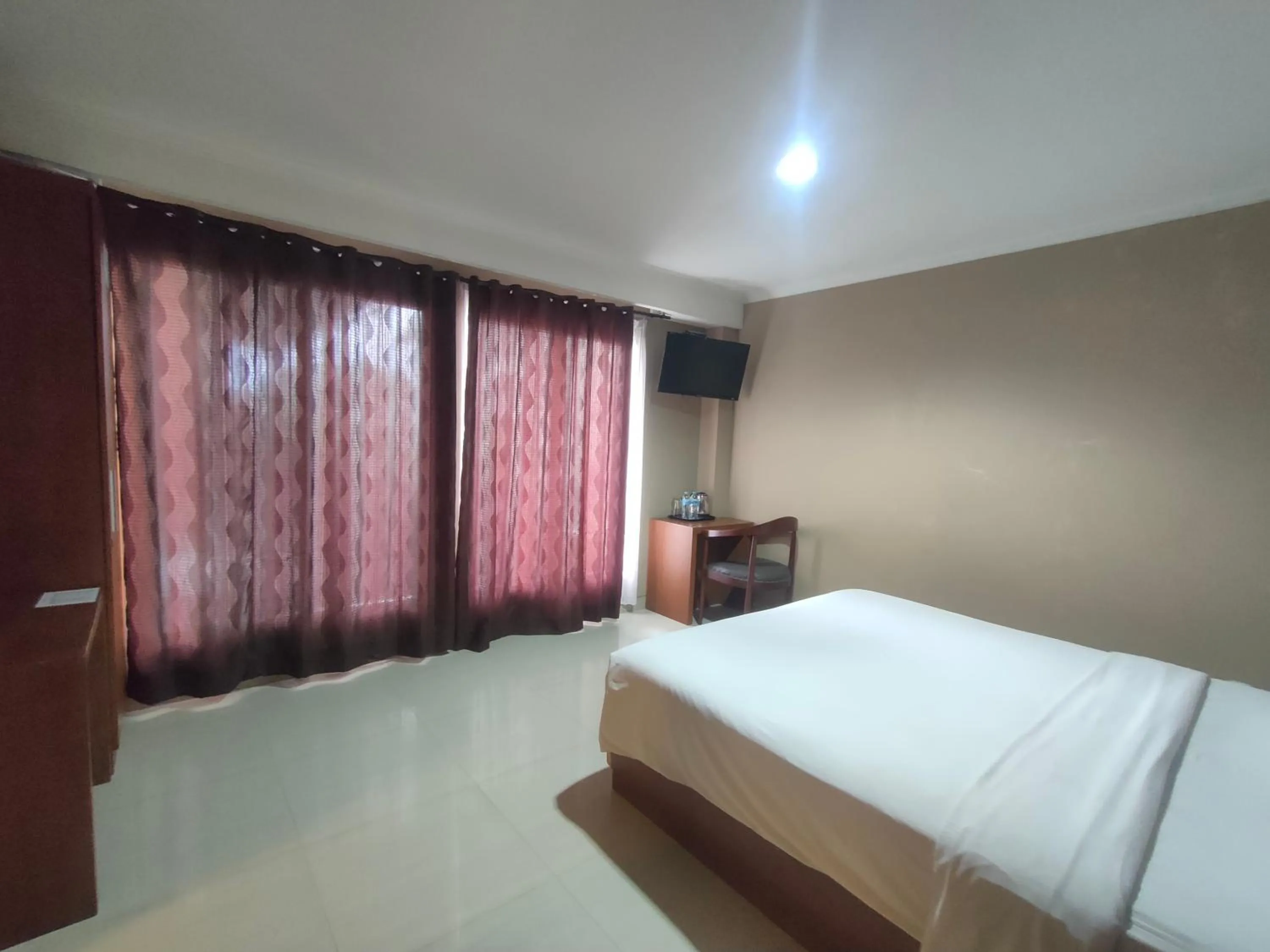 Property building, Bed in Votel Viure Hotel Jogjakarta