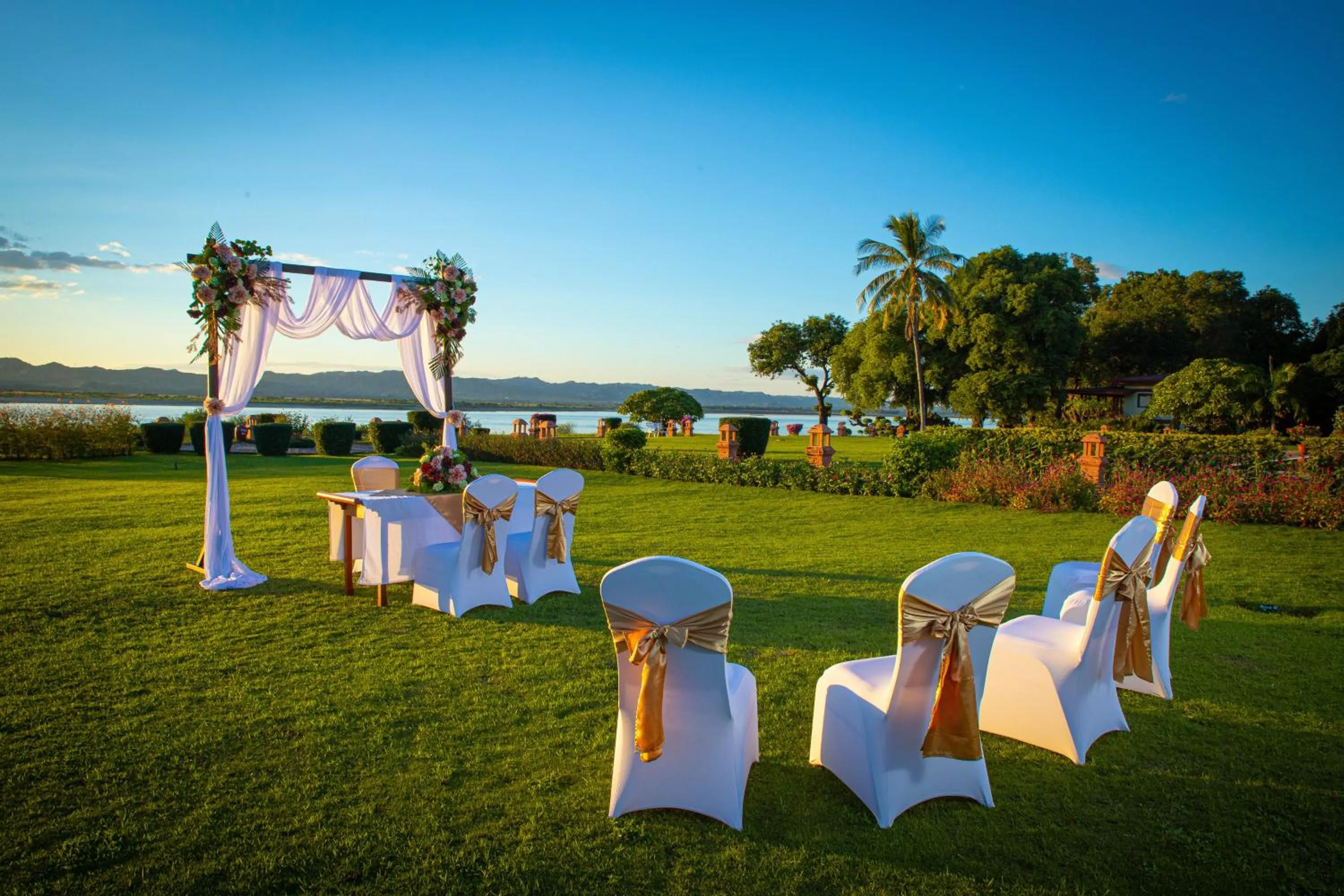 Entertainment in Bagan Thiripyitsaya Sanctuary Resort