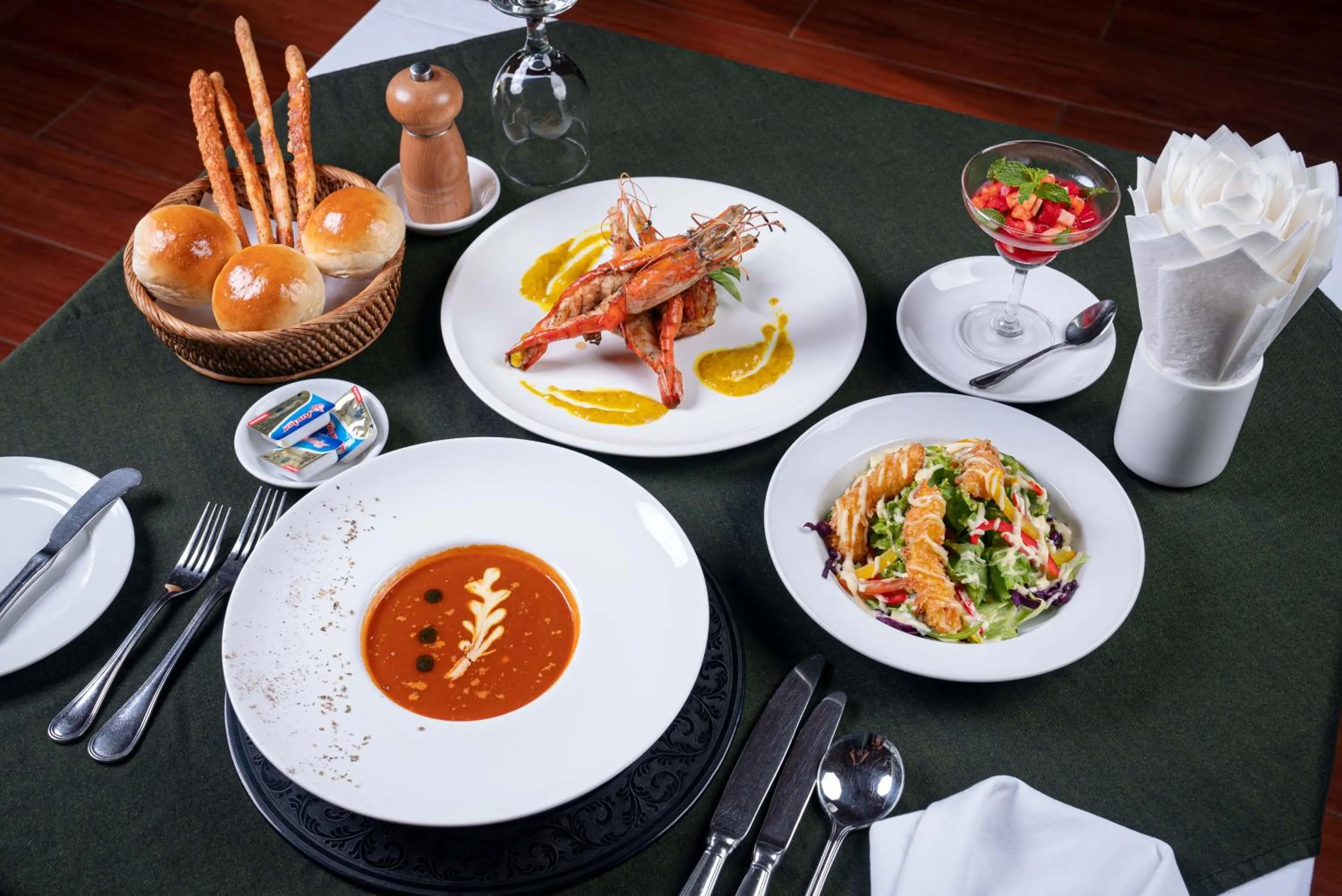 Restaurant/places to eat in Bagan Thiripyitsaya Sanctuary Resort